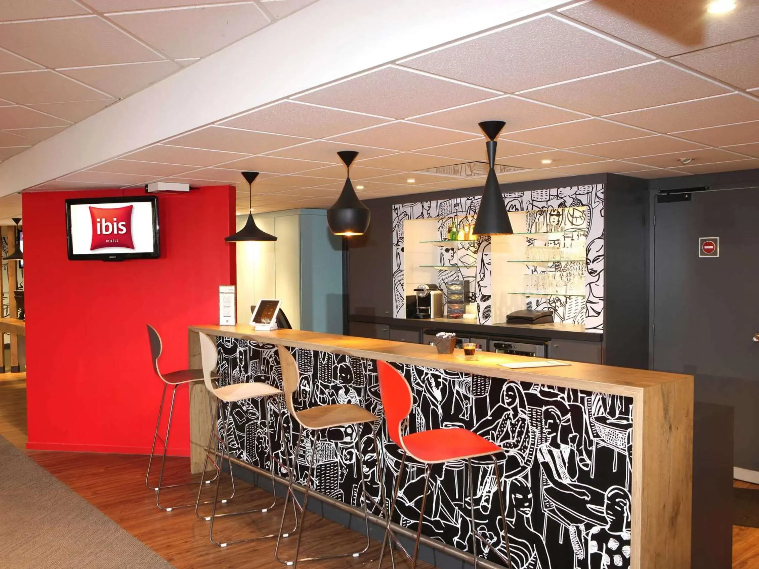 Property building, Lounge/Bar in ibis Poitiers Sud