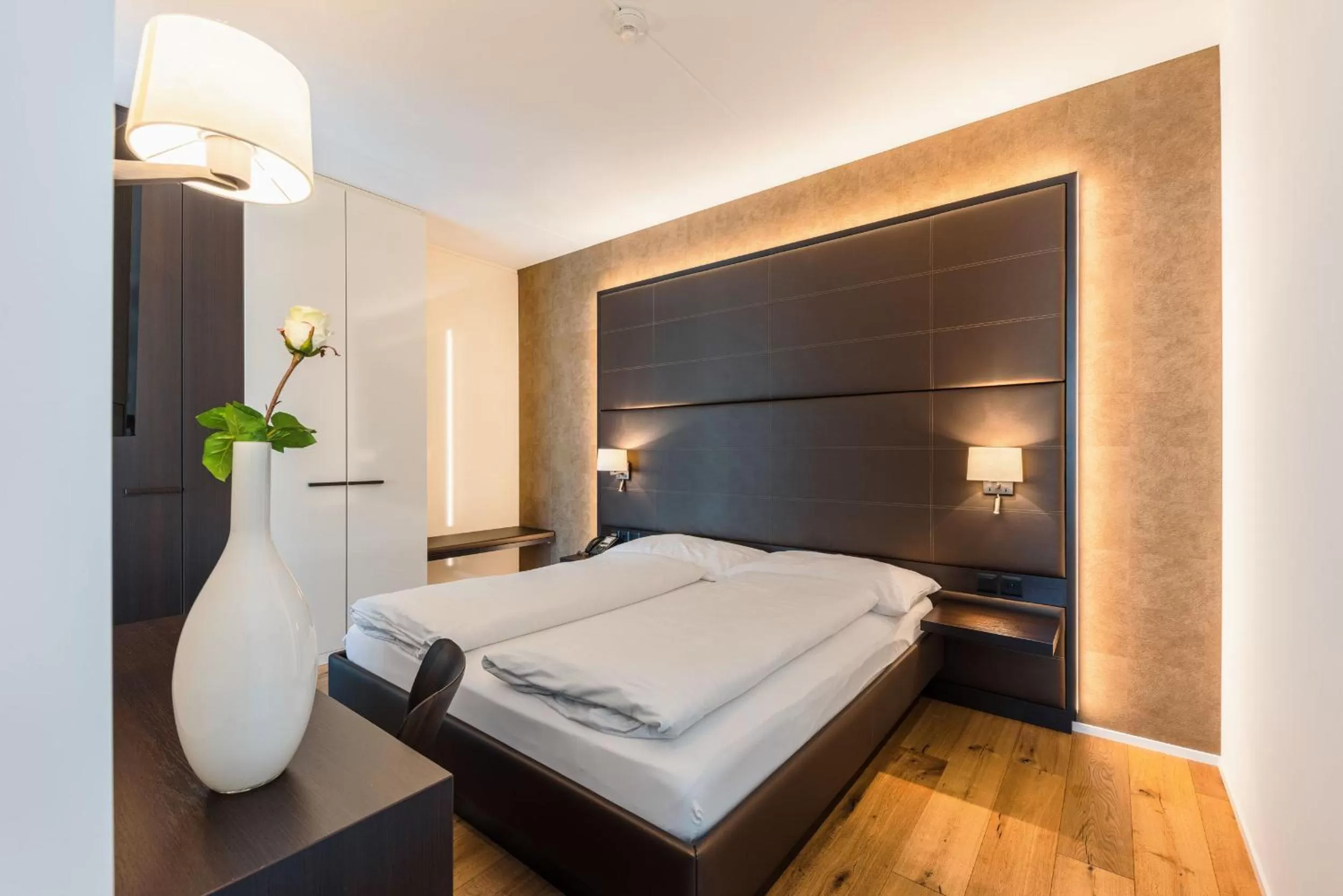 Staff, Bed in Hotel kommod