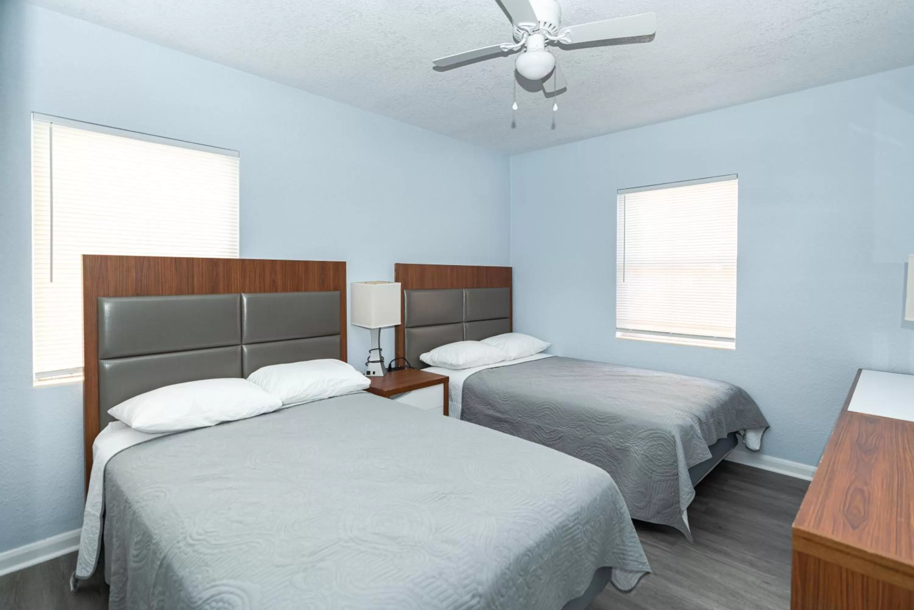 Bed in Echo Sails Motel