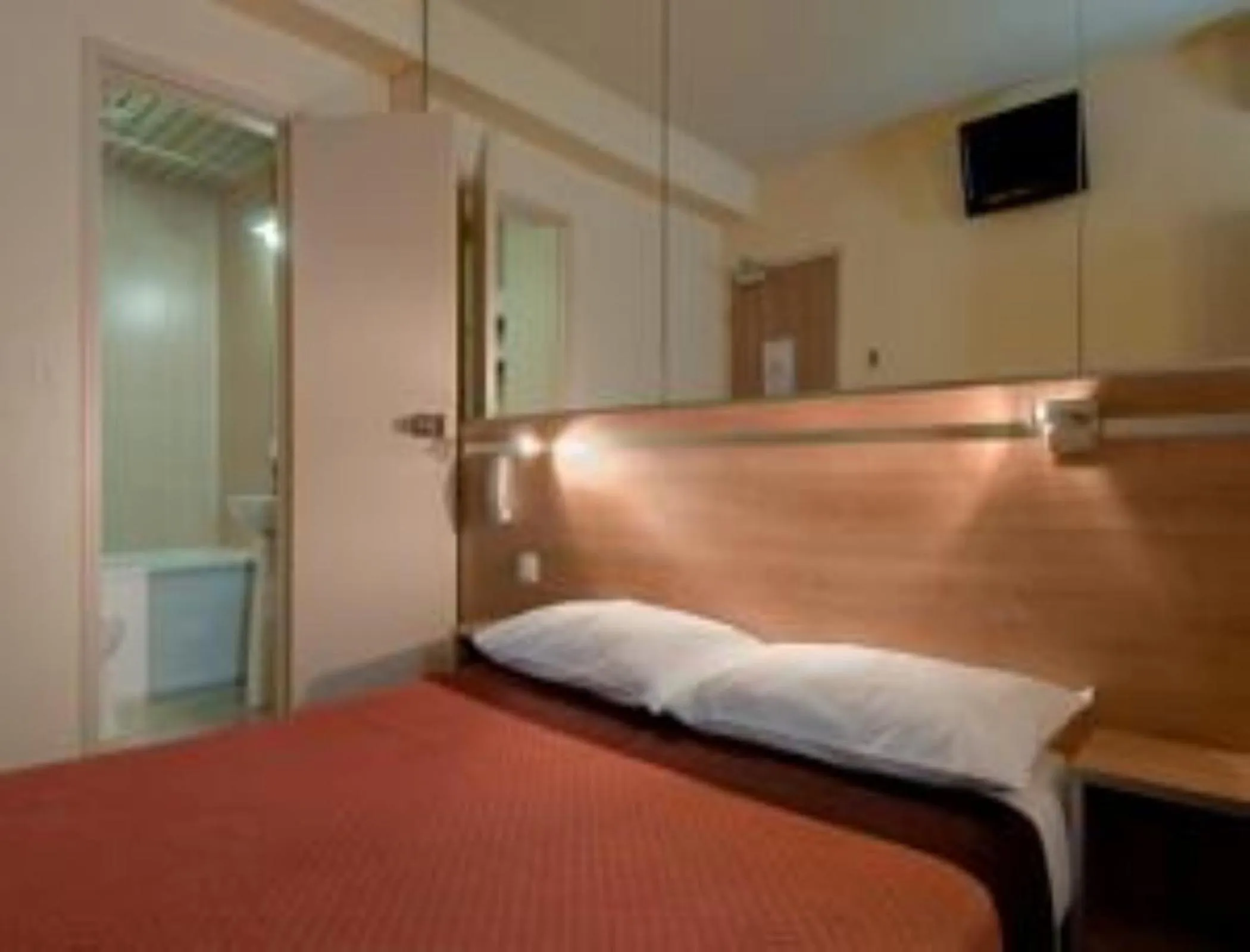 Bed in Hôtel de France Quartier Latin