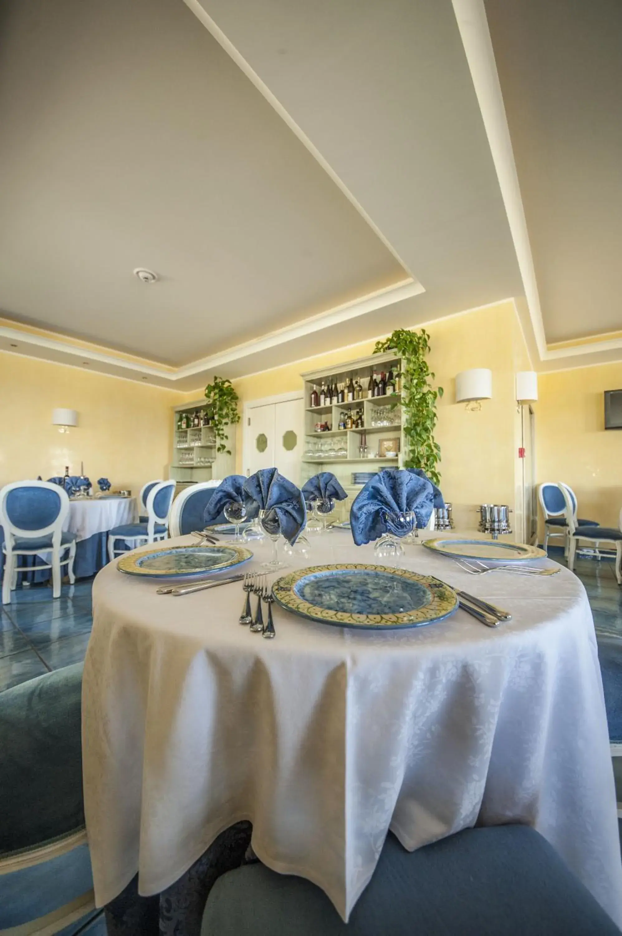 Restaurant/Places to Eat in Hotel Murano