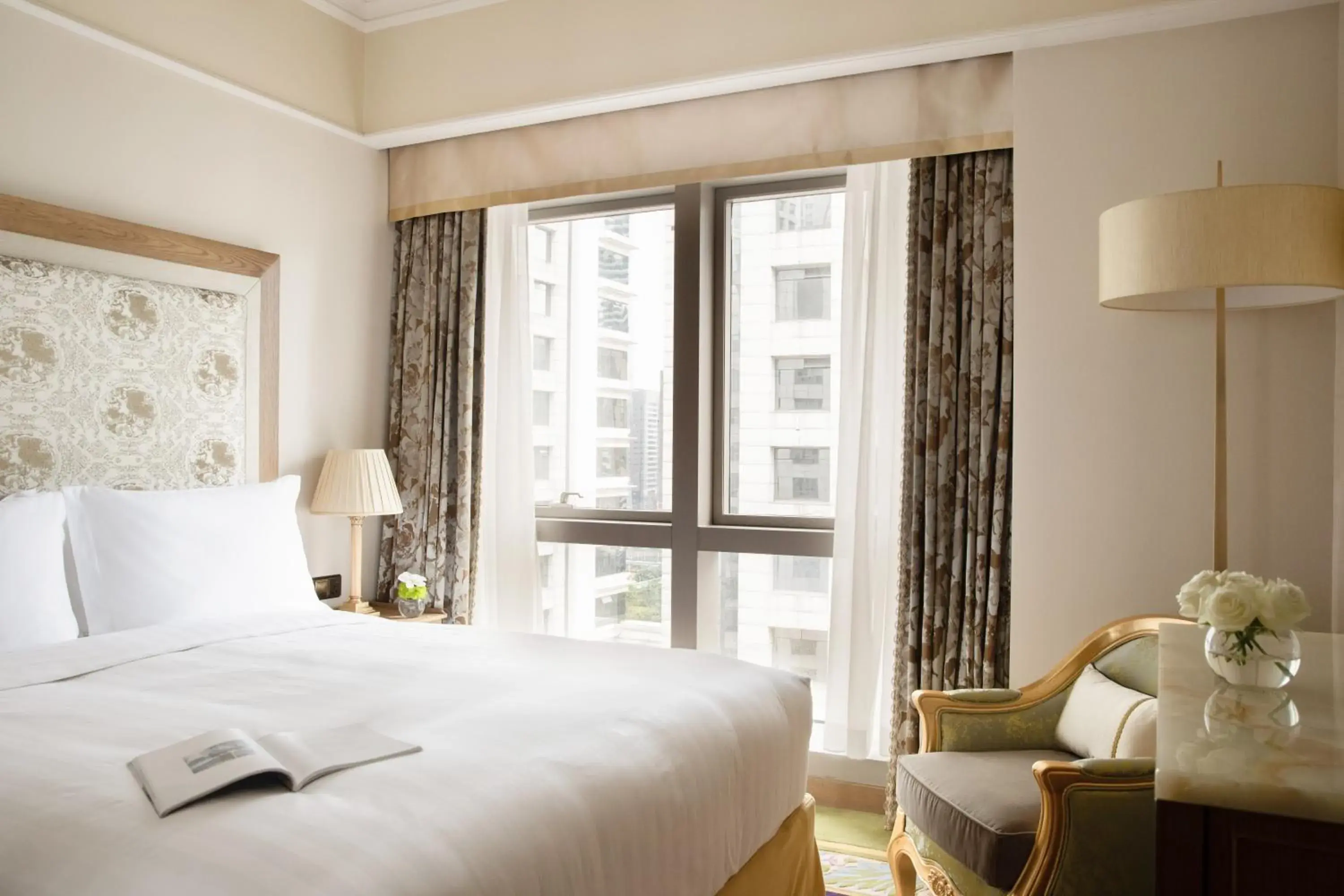 Bed in Jumeirah Living Guangzhou - Complimentary Shuttle Bus to Canton Fair Complex during Canton Fair period