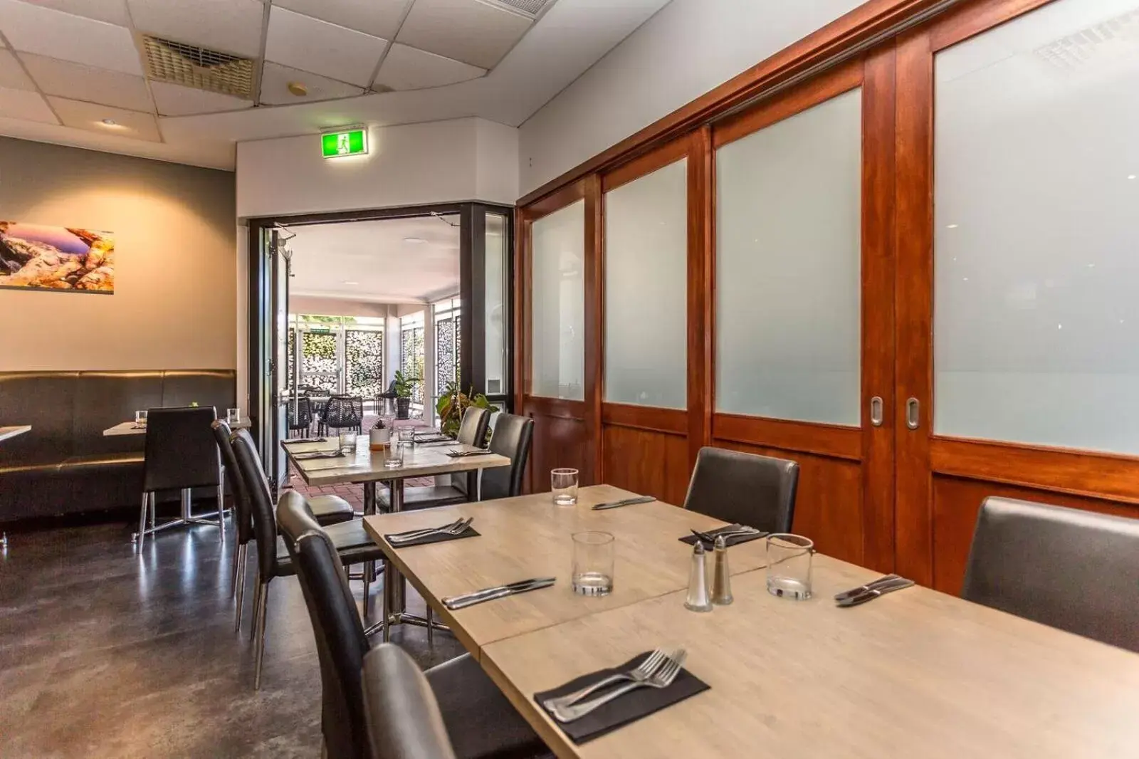 Restaurant/places to eat in Country Comfort Perth