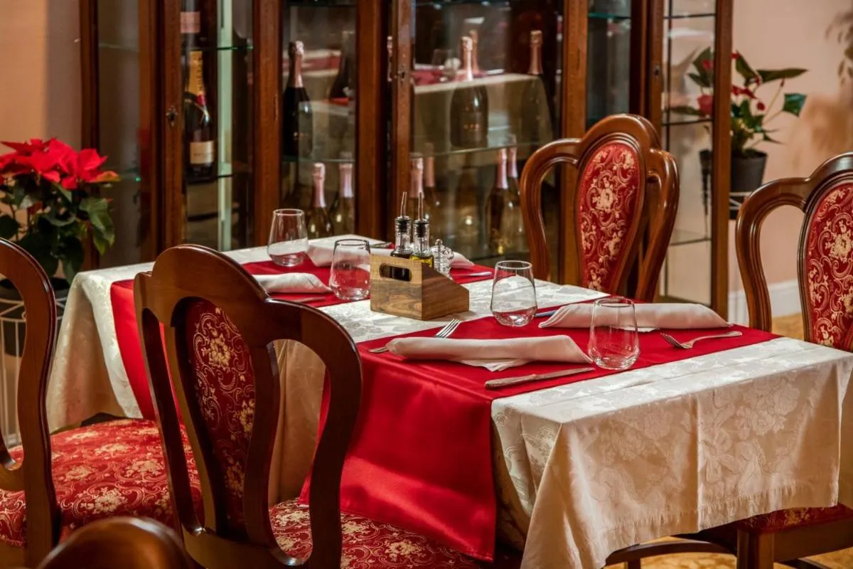 Restaurant/places to eat in Hotel Cvita