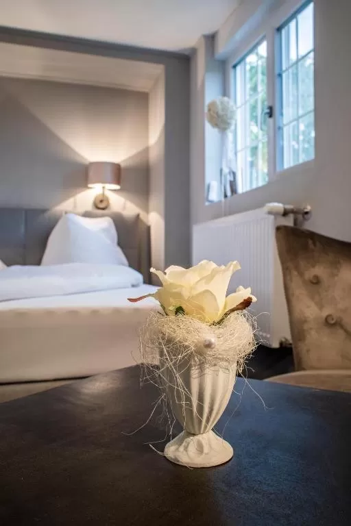 Bed in Landcafe mit Mini Hotel