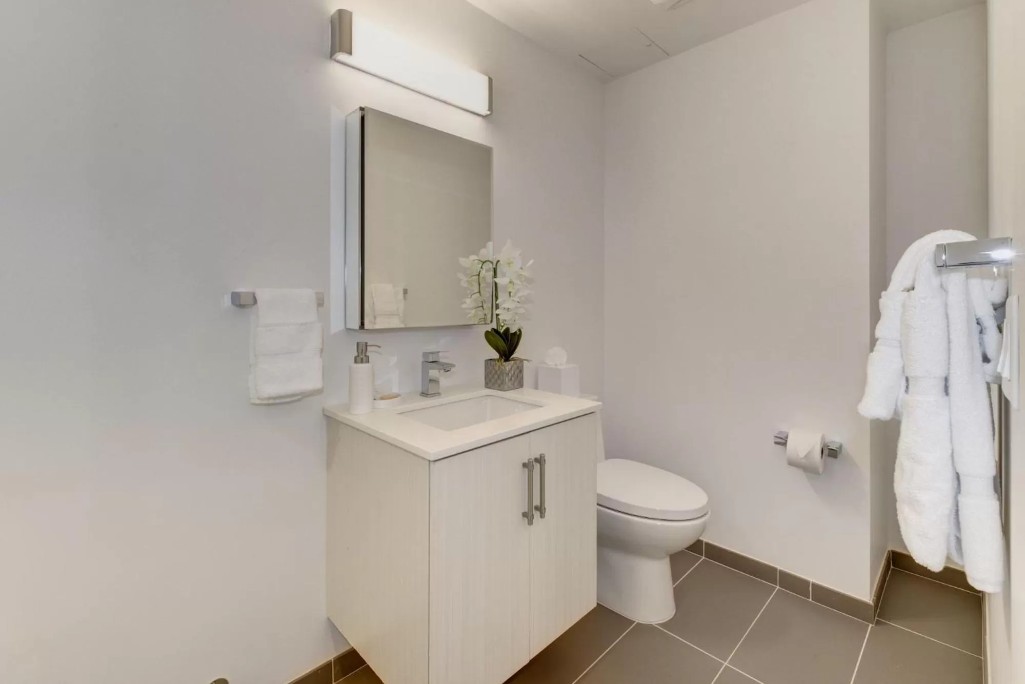 Bathroom in Placemakr Dupont Circle