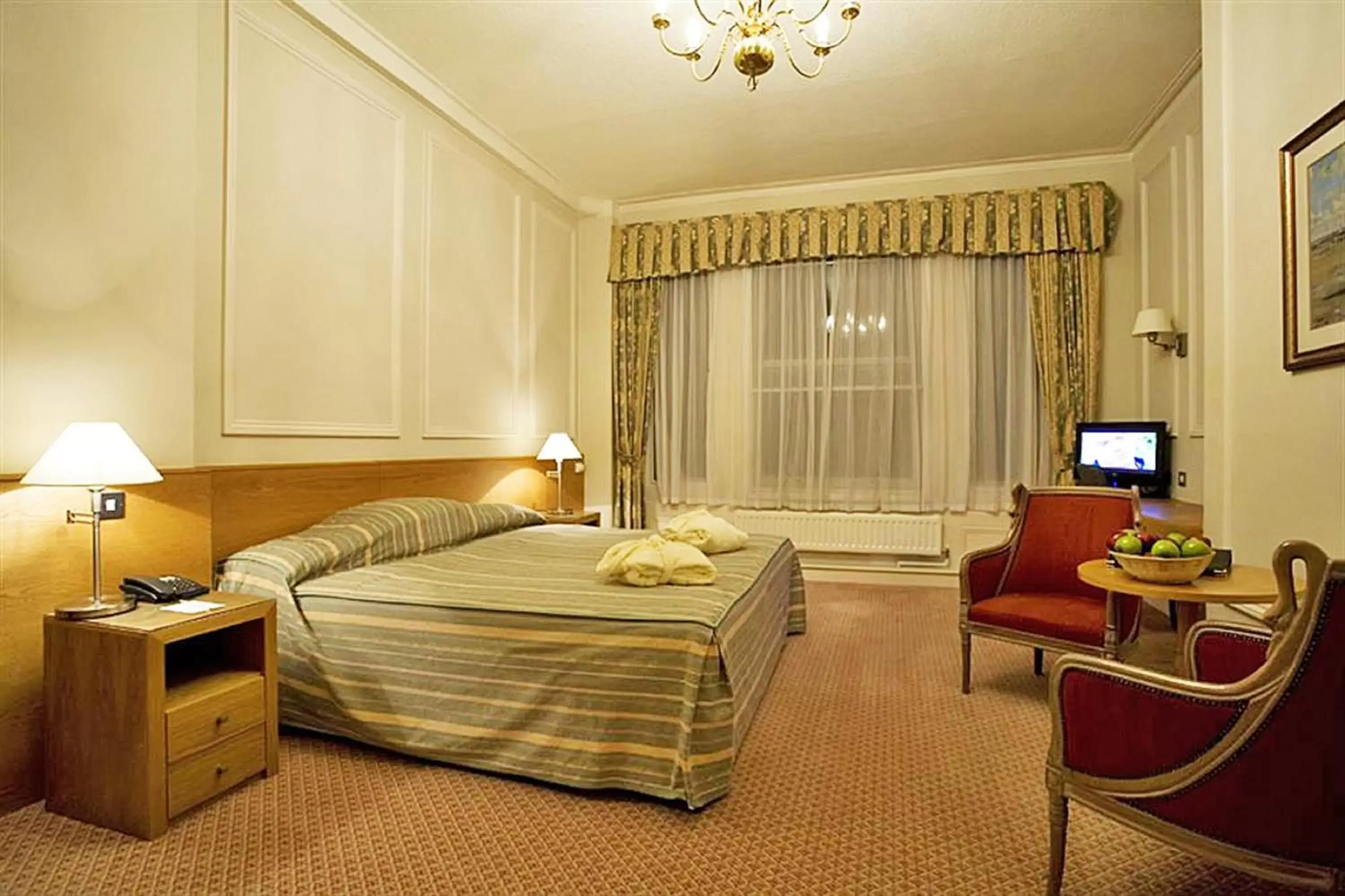 Bed in Cavendish Hotel