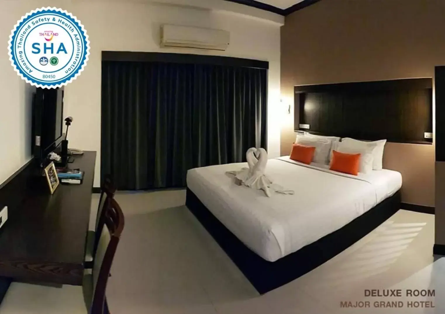 Bedroom, Bed in Major Grand Hotel Bedroom, Bed in Major Grand Hotel