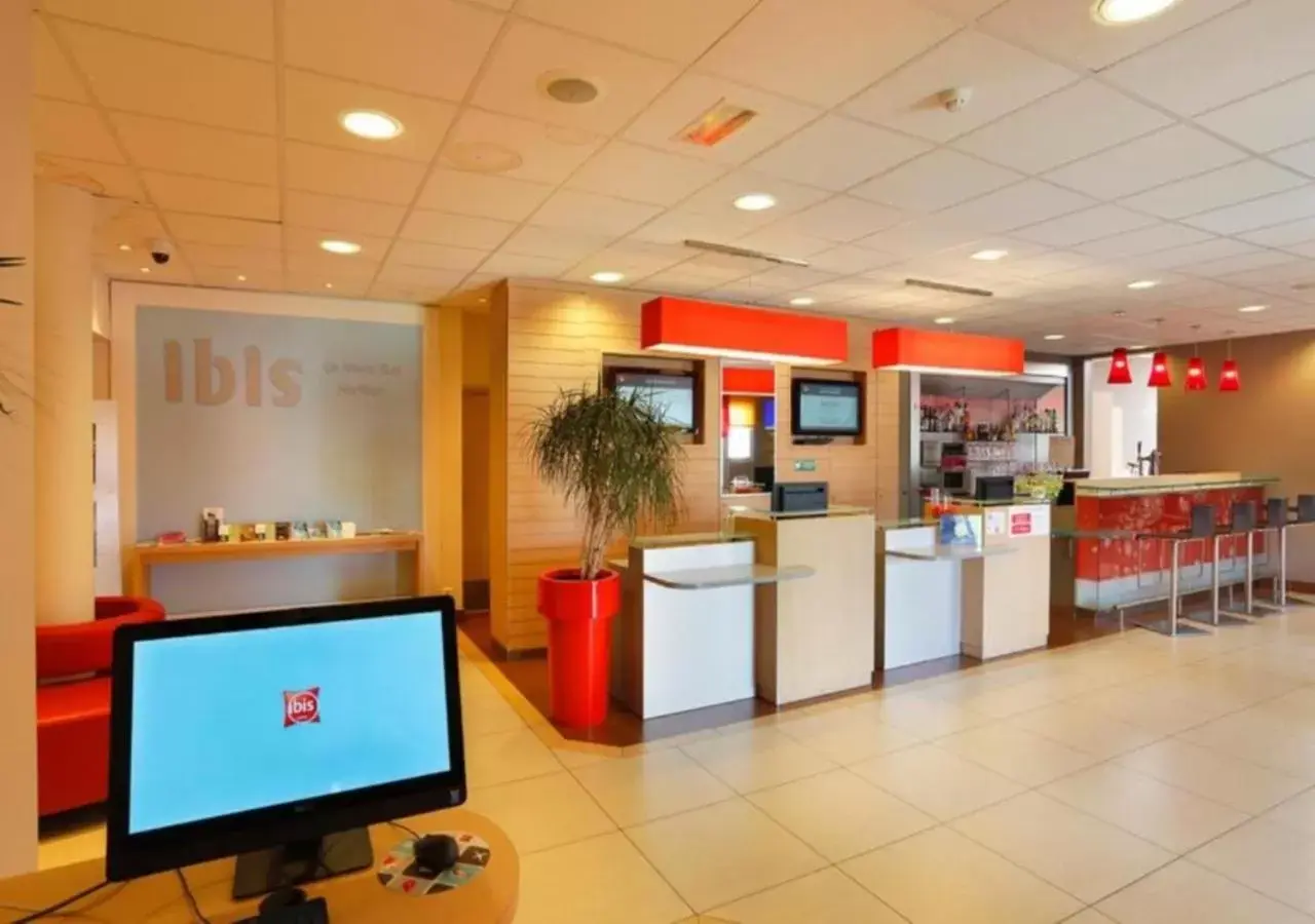 Lobby or reception in Ibis Le Havre Sud Harfleur
