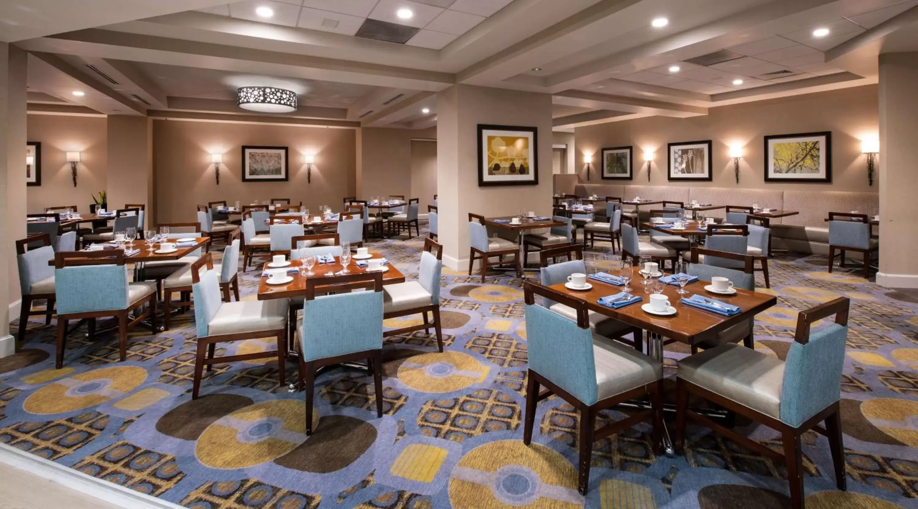 Dining area, Restaurant/Places to Eat in Hilton Arlington National Landing