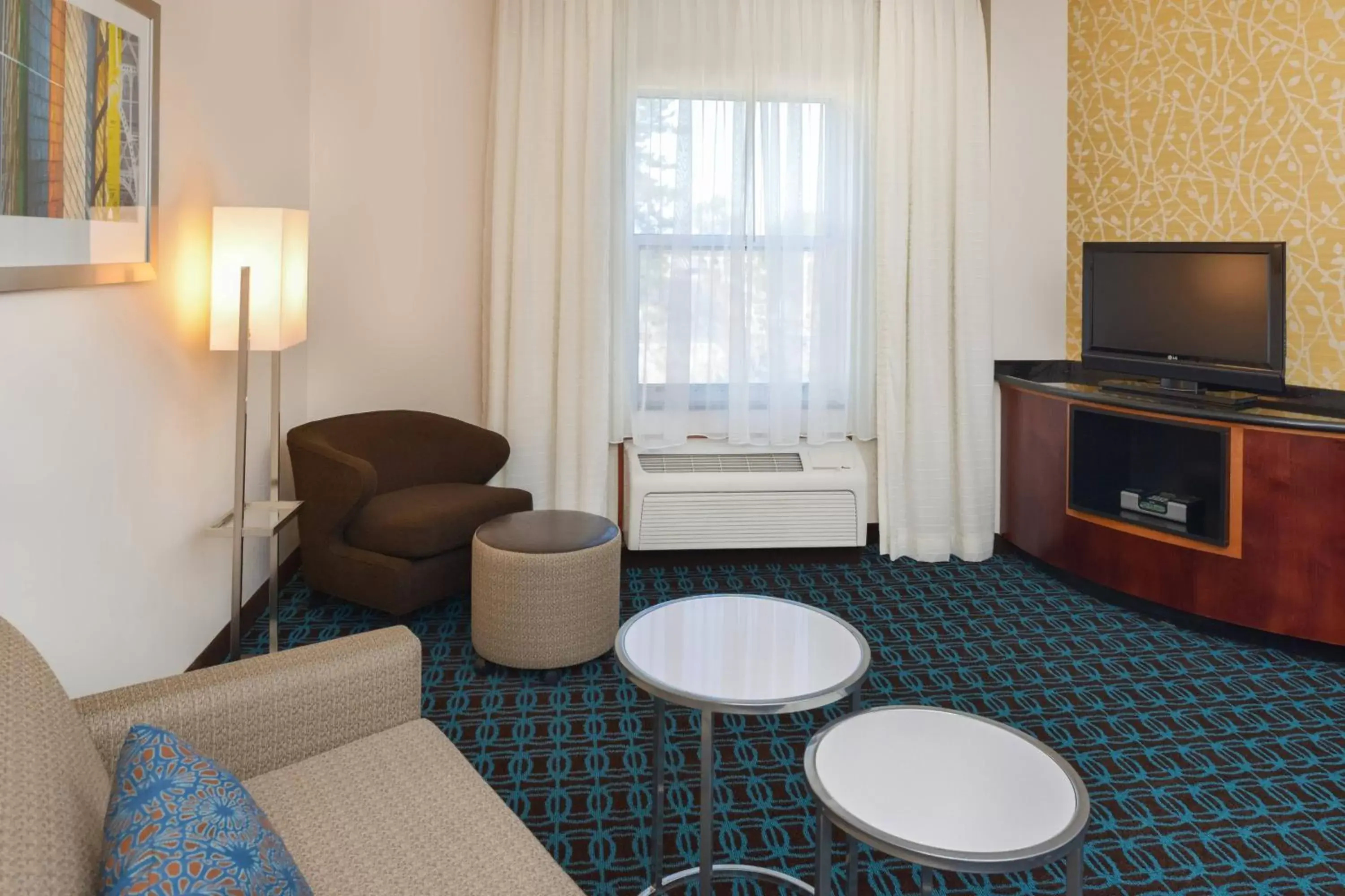 Living room, Seating Area in Fairfield Inn & Suites Santa Maria