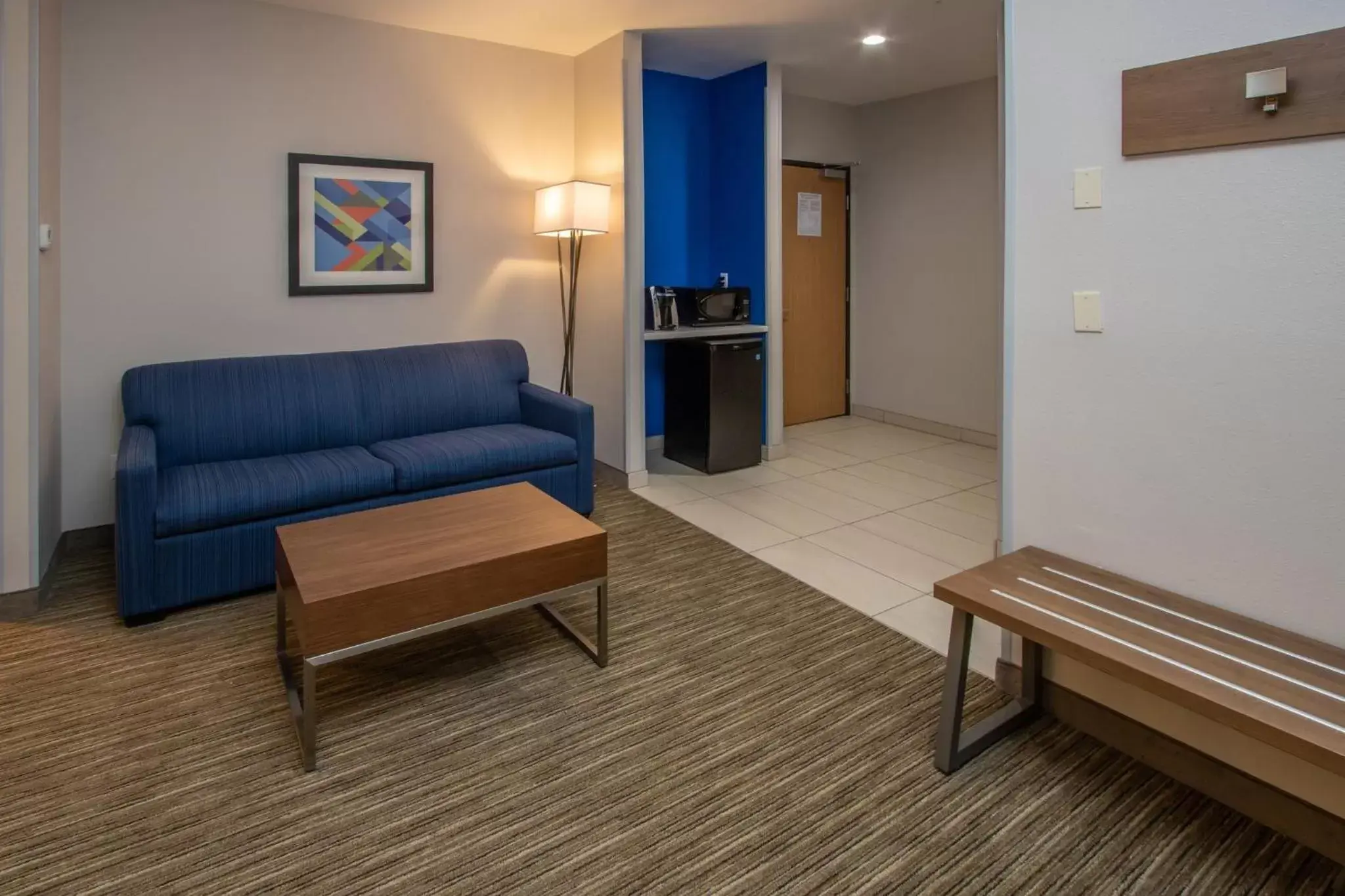 Bedroom, Seating Area in Holiday Inn Express Hotel & Suites Roseville - Galleria Area, an IHG Hotel