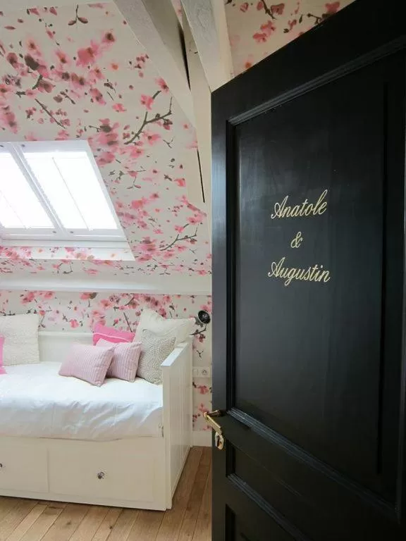 Decorative detail, Bed in Villa Adélaïde