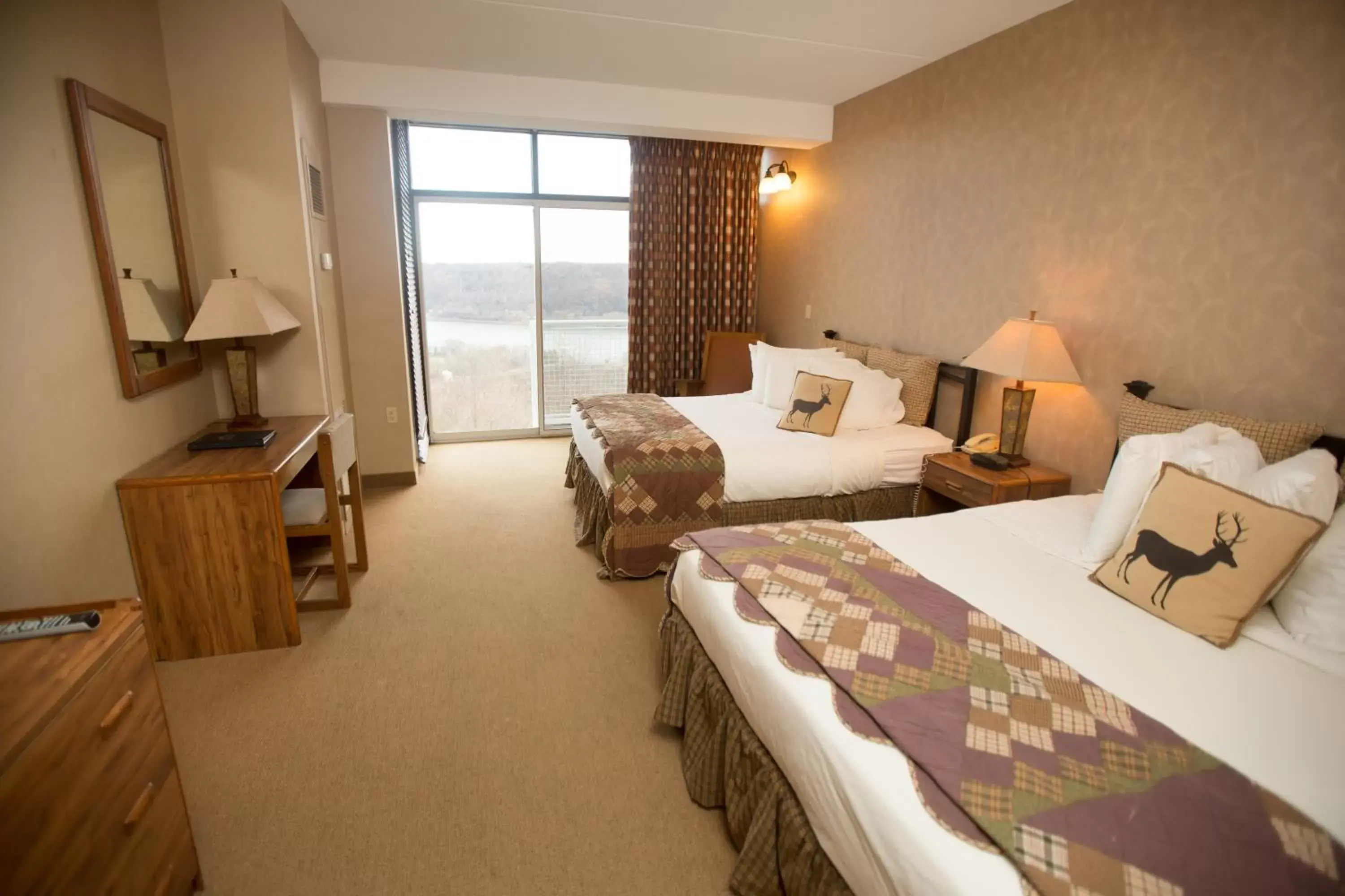 Superior Queen Room with Two Queen Beds in Clifty Inn Superior Queen Room with Two Queen Beds in Clifty Inn