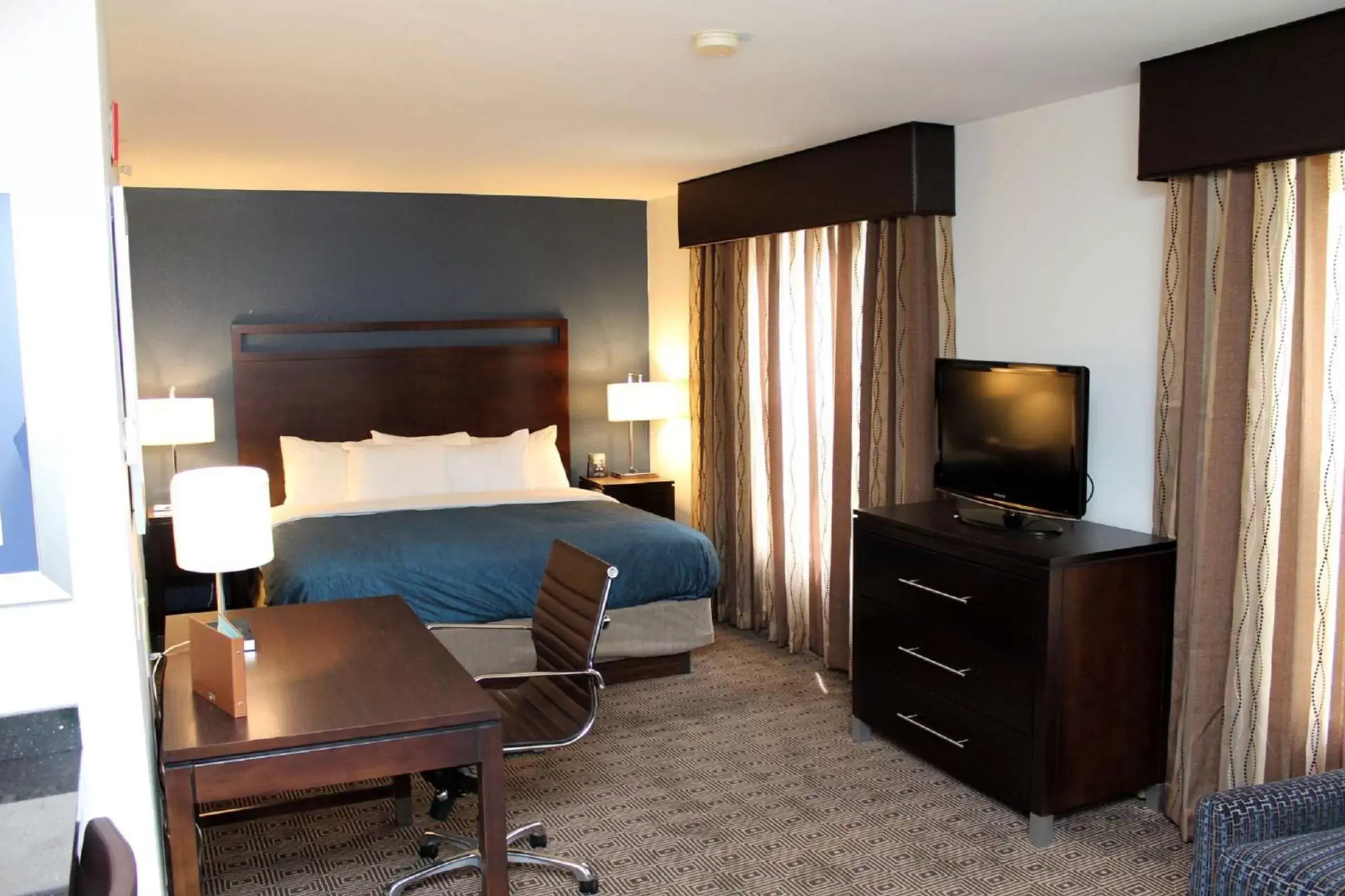 Bed in Homewood Suites by Hilton Manchester/Airport