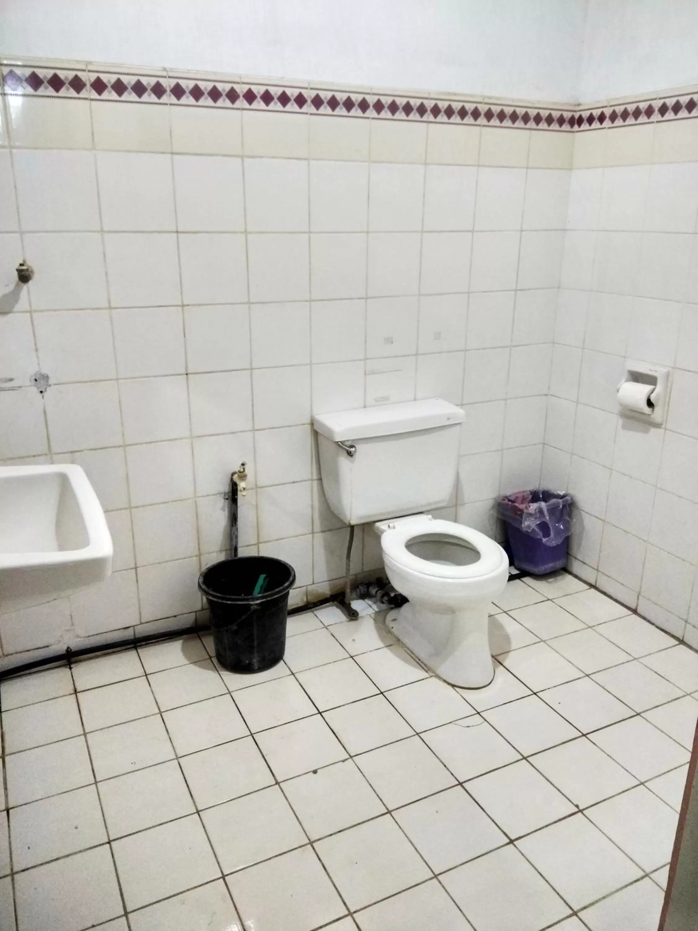 Bathroom in Paseo Del Mar Seaside Inn