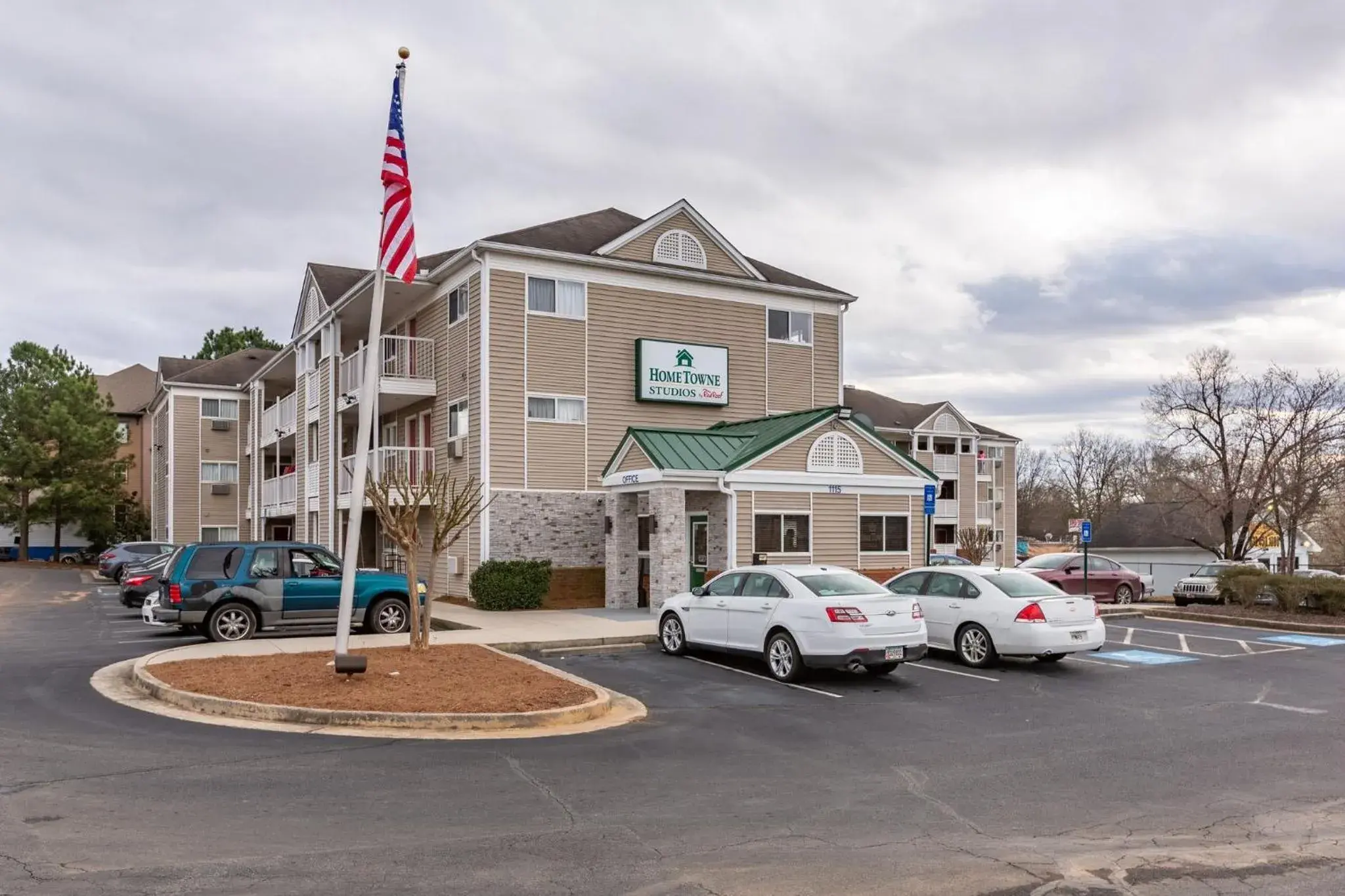 Property Building in HomeTowne Studios by Red Roof Gainesville