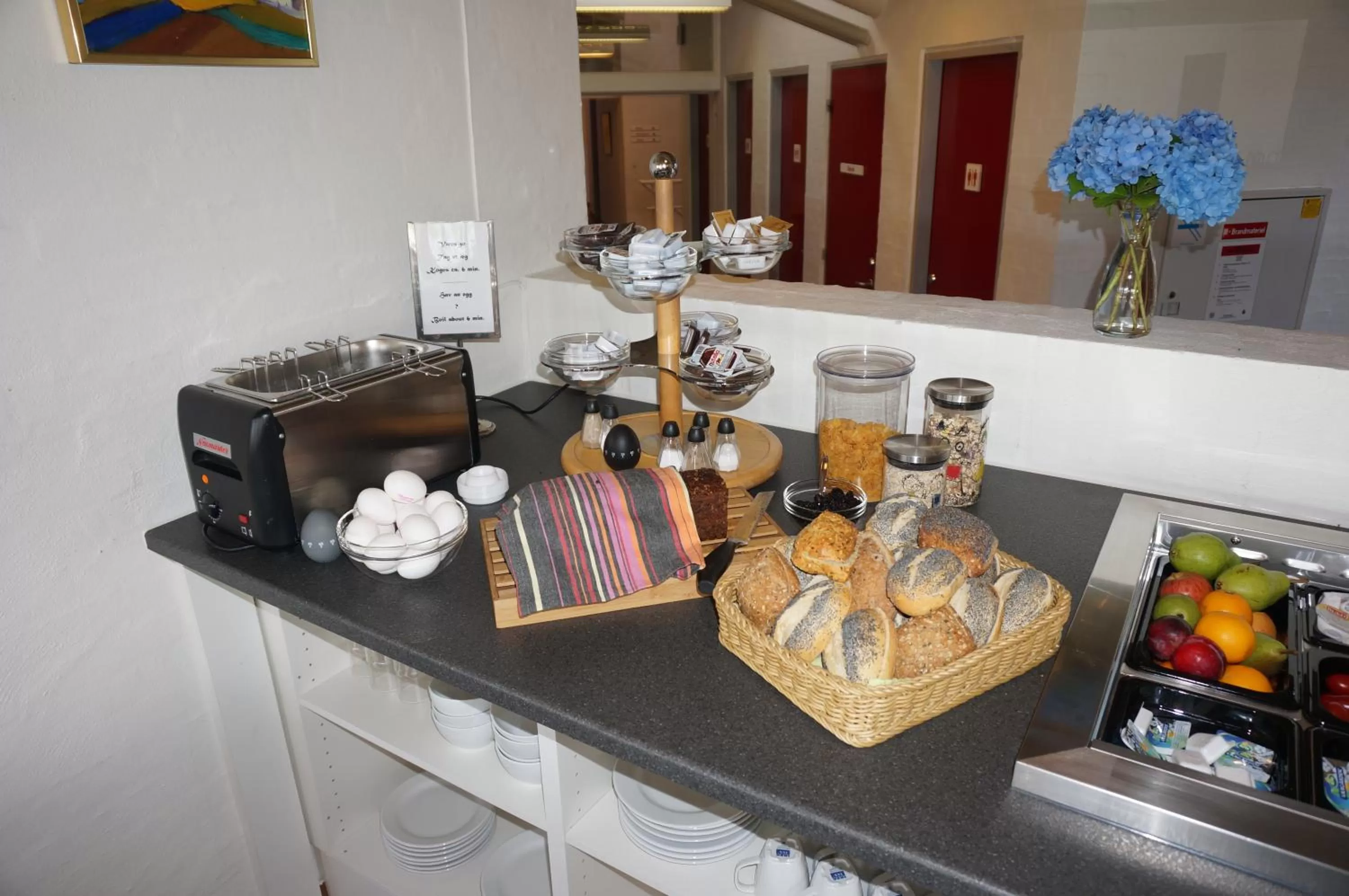 Food in Motel Spar 10