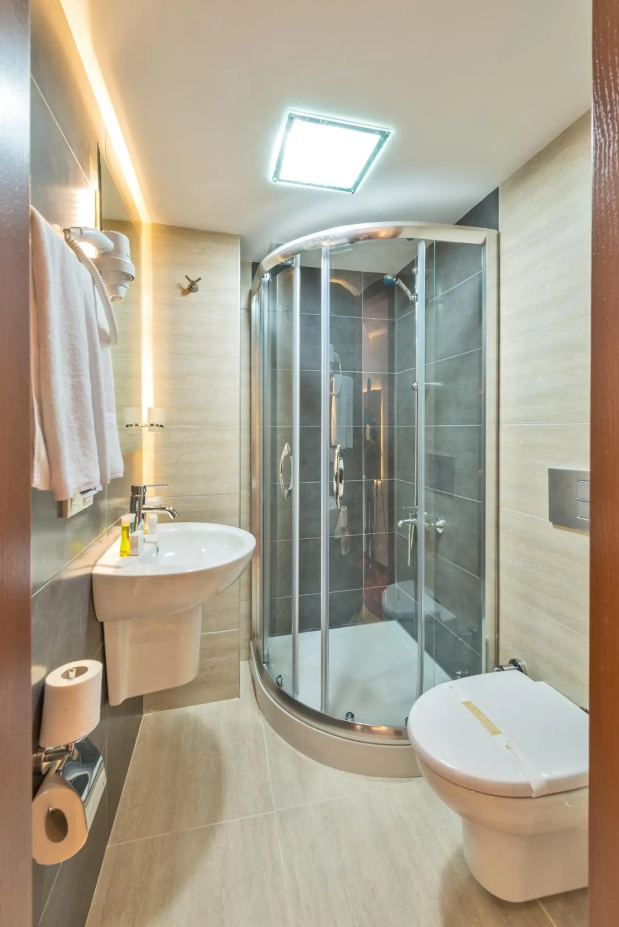 Bathroom in Erbazlar Hotel