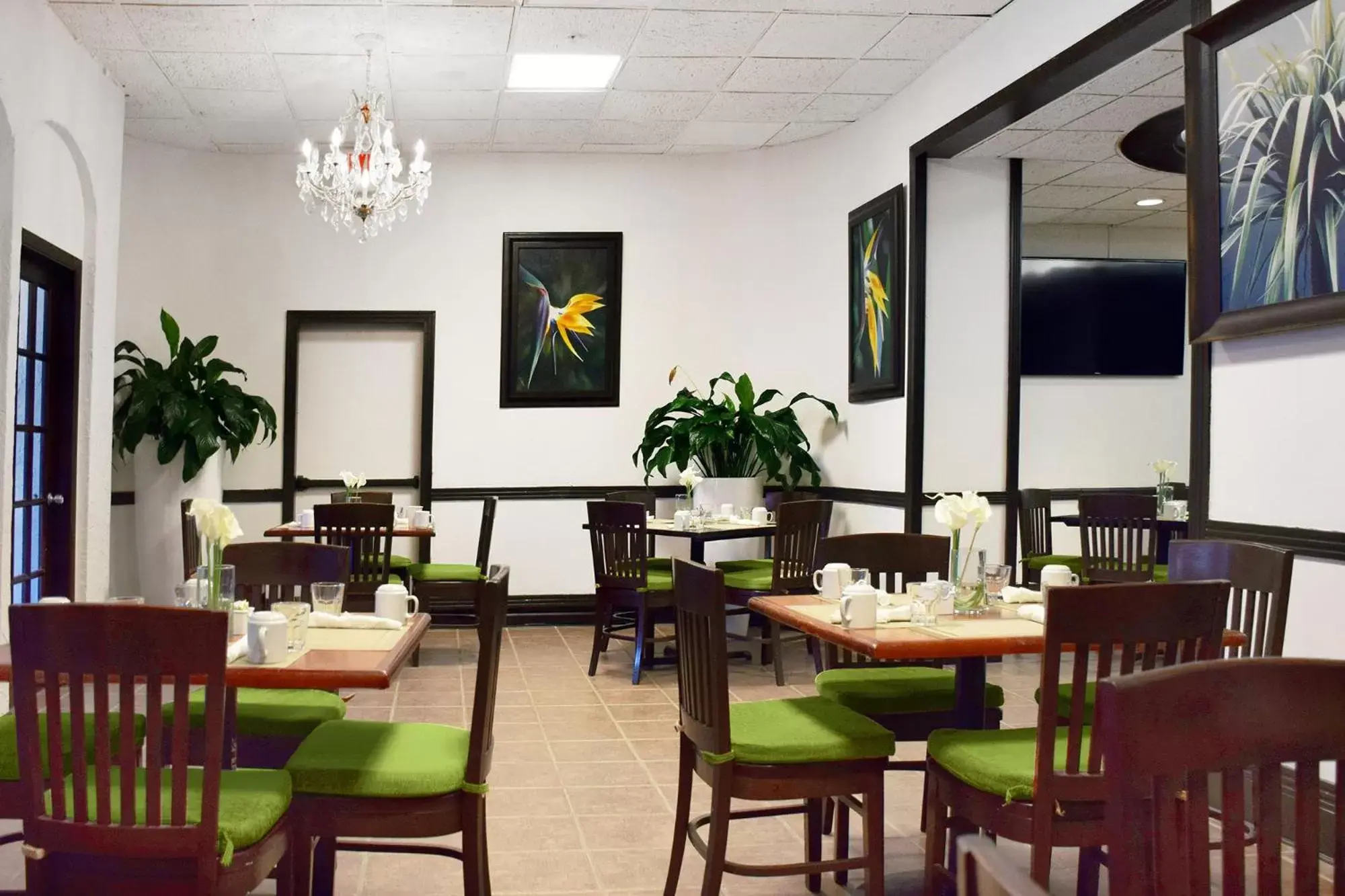 Breakfast, Restaurant/Places to Eat in Seacoast Suites on Miami Beach