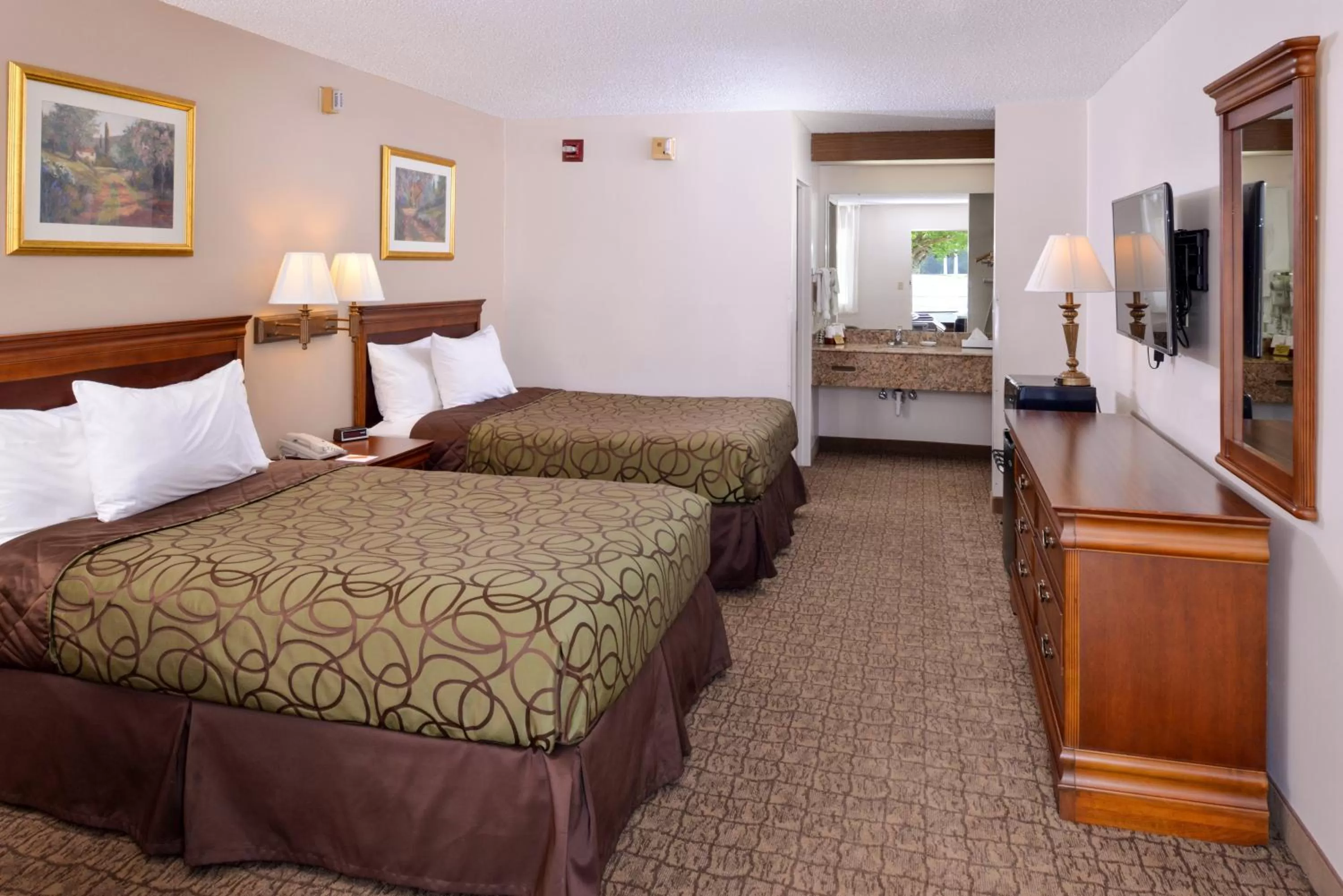 Bed in Briarwood Inn Of Geneva