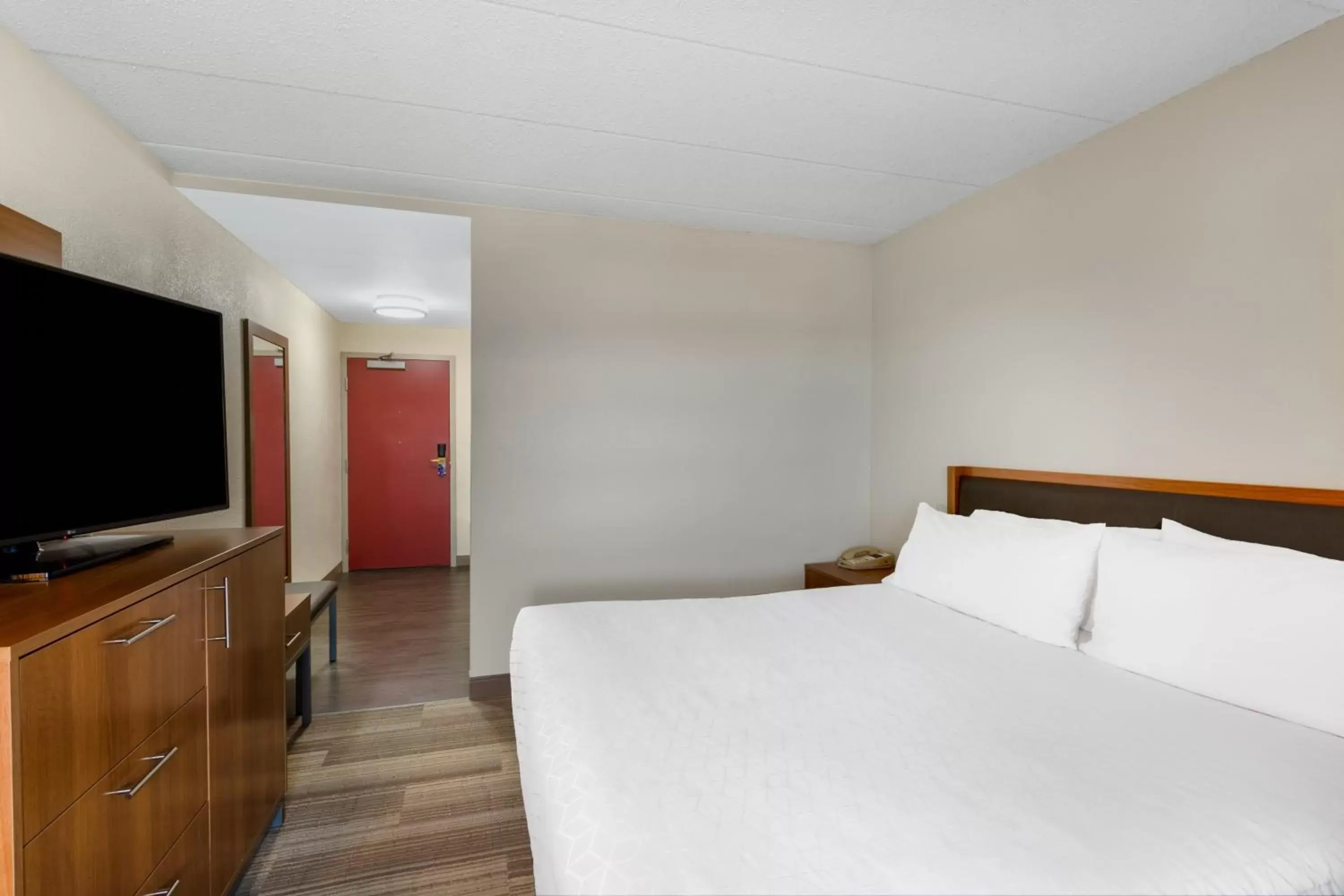 Photo of the whole room, Bed in Holiday Inn Express Hotel & Suites King of Prussia, an IHG Hotel