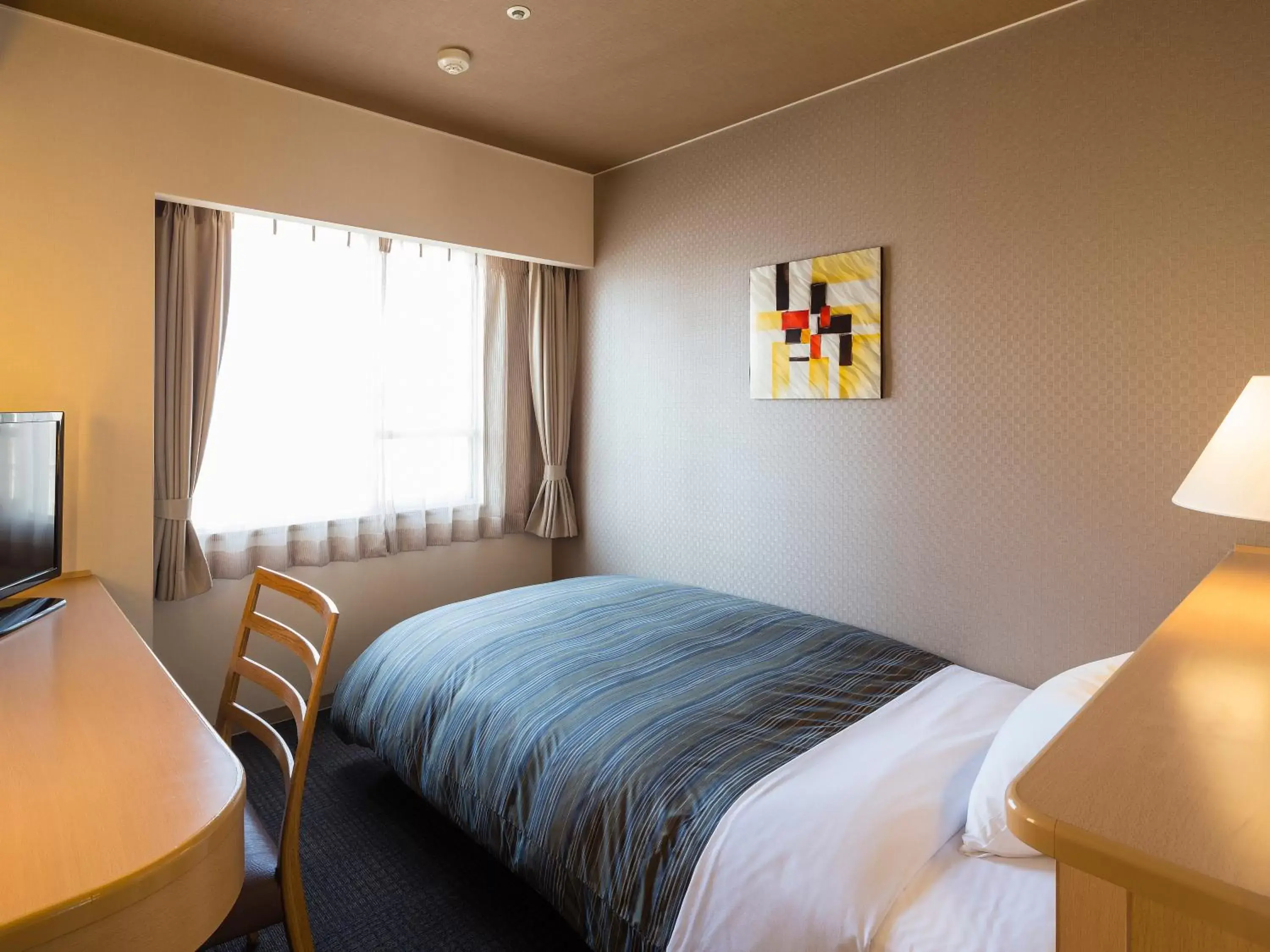 Photo of the whole room, Bed in Himeji Castle Grandvrio Hotel