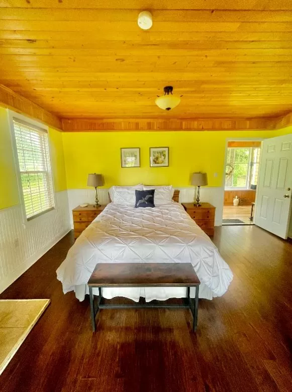 Bed in Alma Shore Lane Suites & Cottages