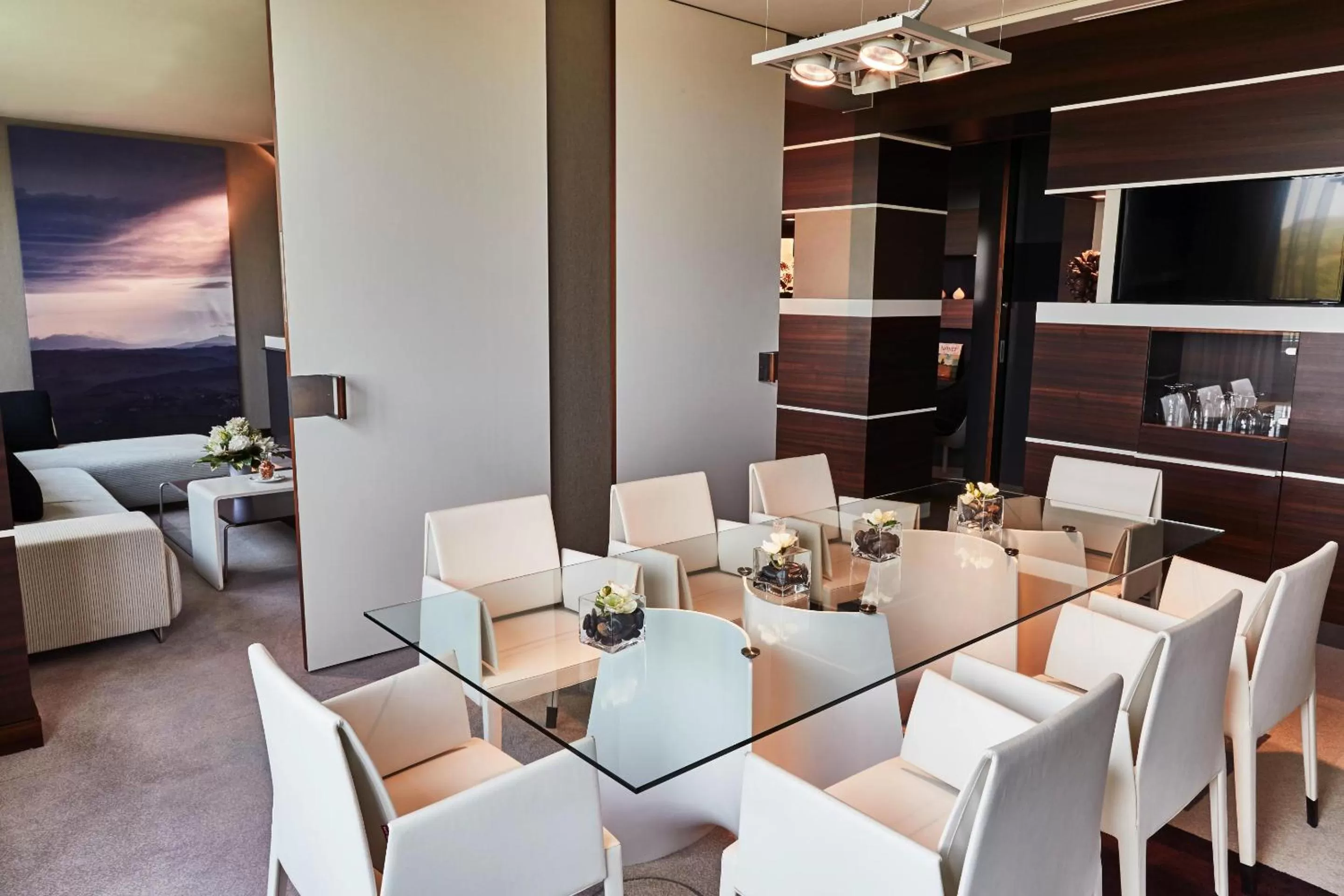 Dining area in Steigenberger Airport Hotel Frankfurt