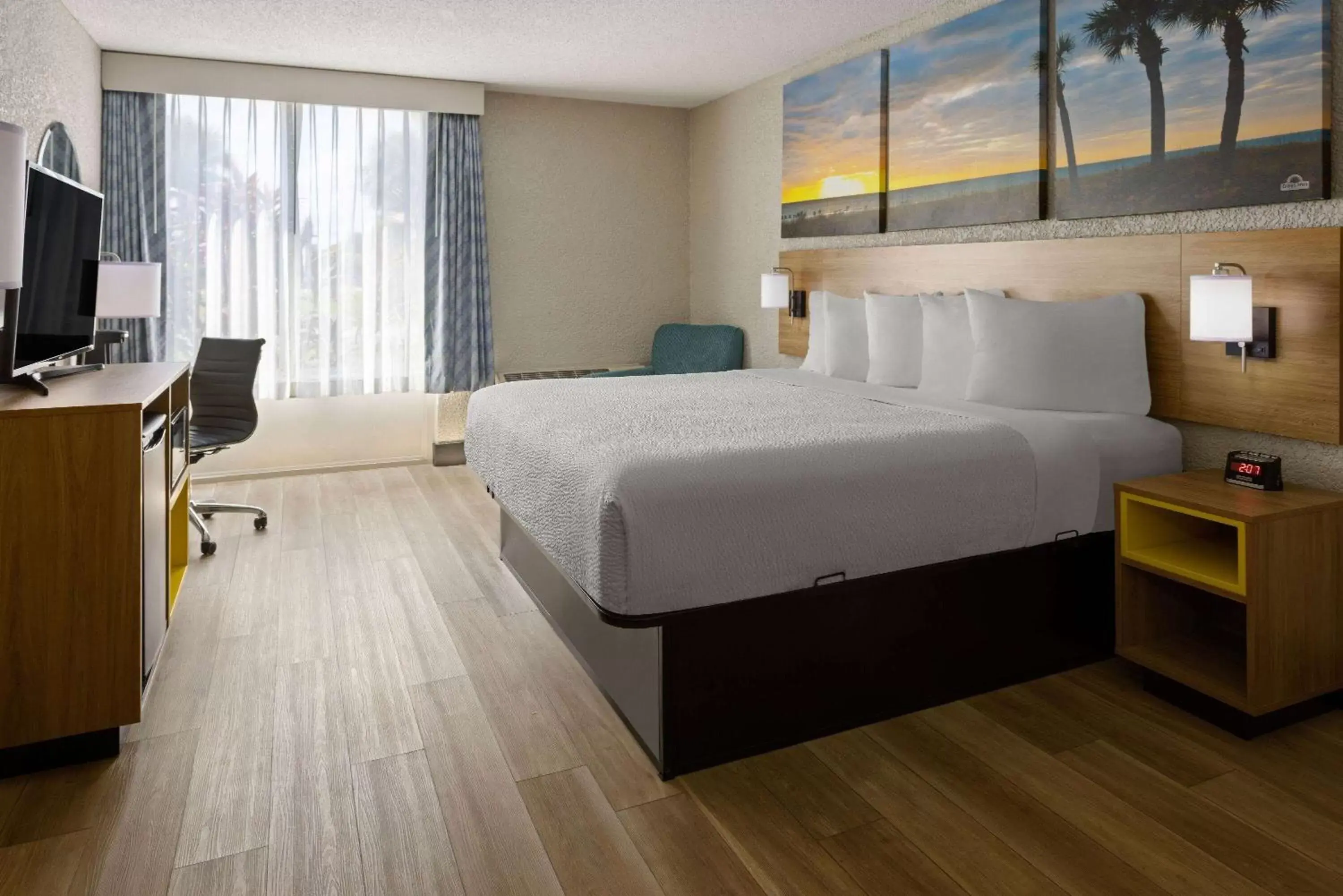 Photo of the whole room, Bed in Days Inn by Wyndham Fort Pierce Midtown