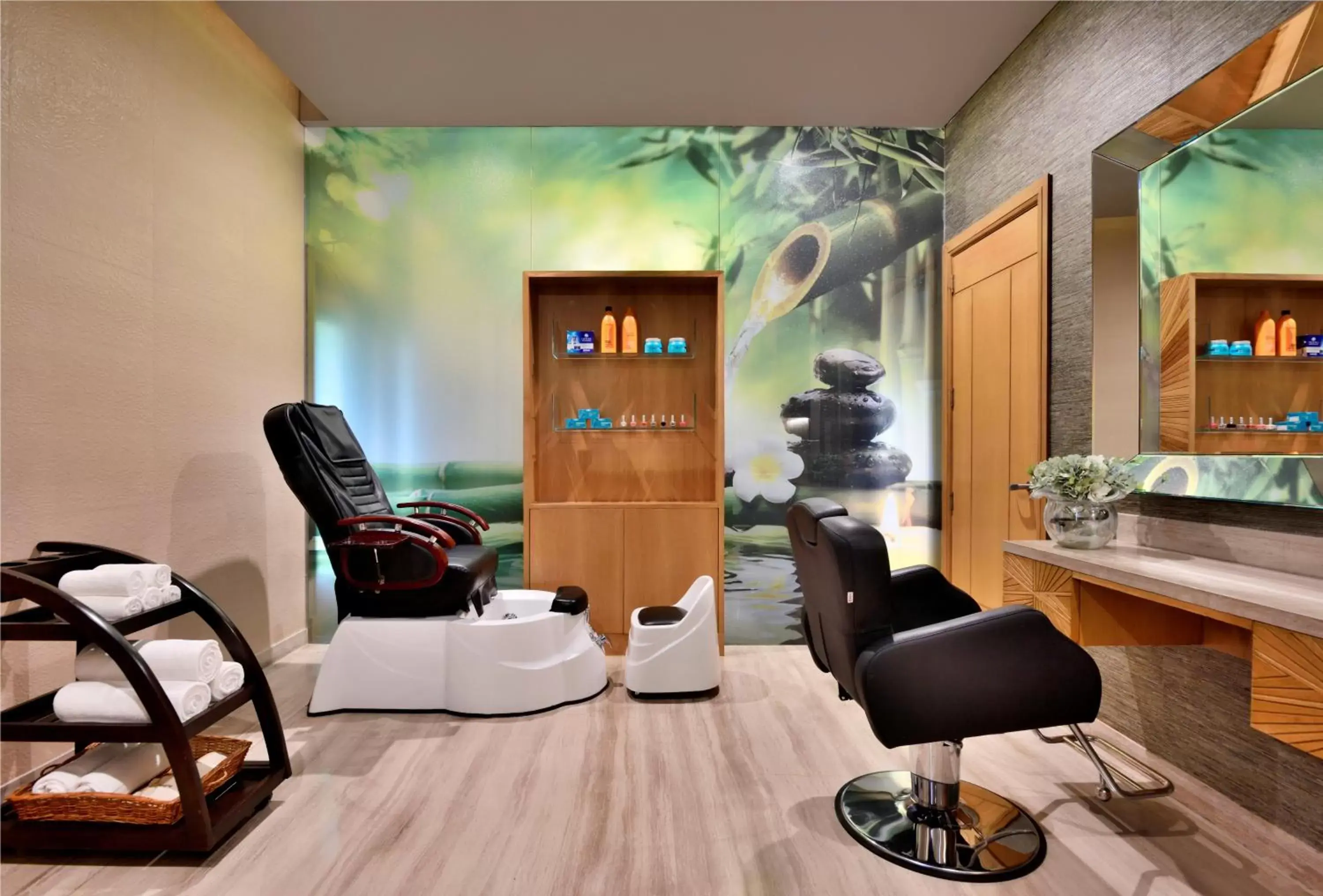 Spa and wellness centre/facilities in Radisson Noida Spa and wellness centre/facilities in Radisson Noida