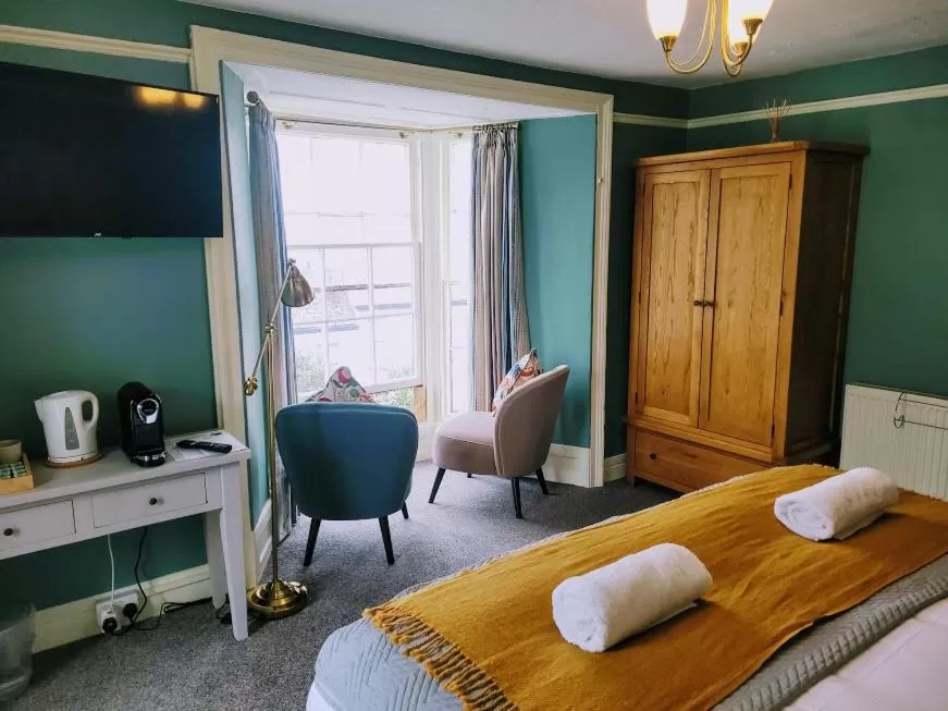 Bedroom, TV/Entertainment Center in Jacobs Ladder Inn