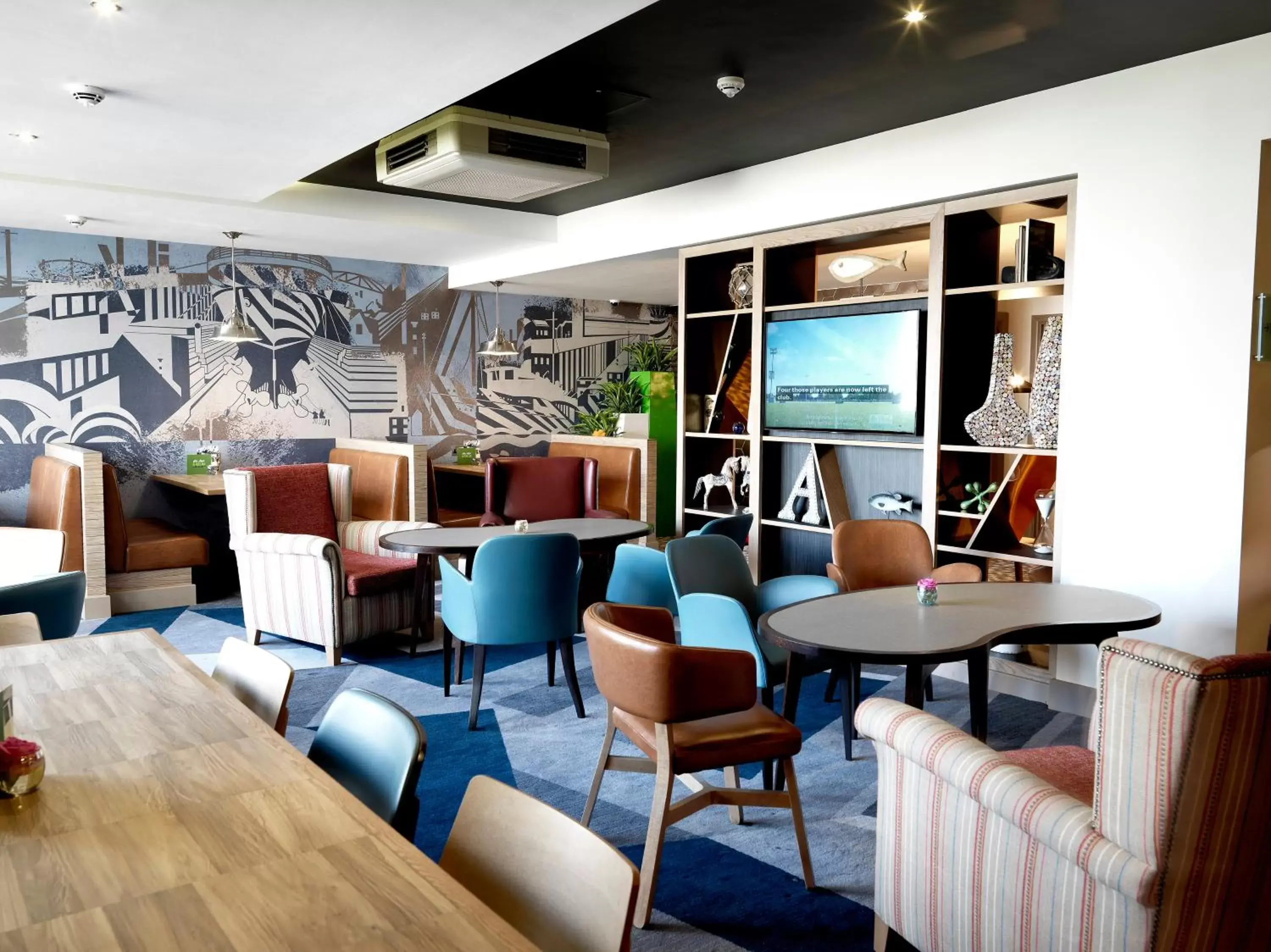 Lounge or bar, Lounge/Bar in Crowne Plaza Plymouth, an IHG Hotel