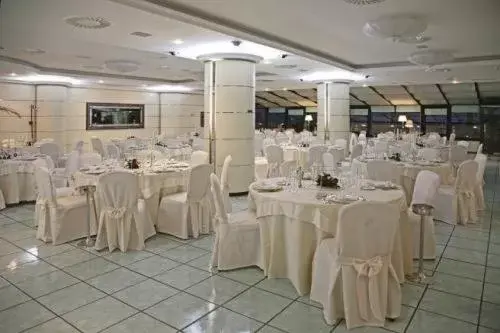 Restaurant/places to eat, Banquet Facilities in Gli Dei