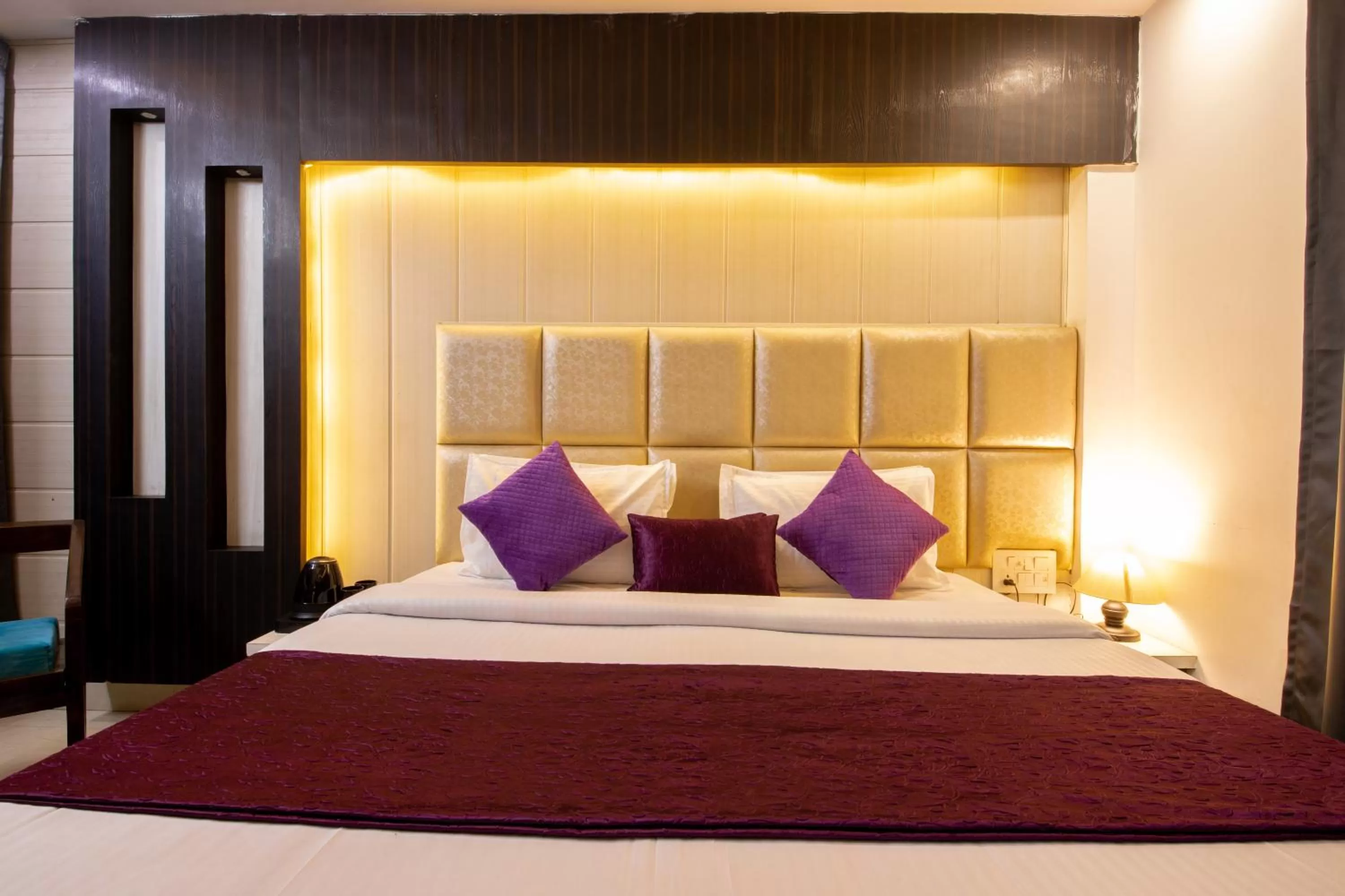 Bed in Grey Castle - Hotel Near Haridwar Railway station