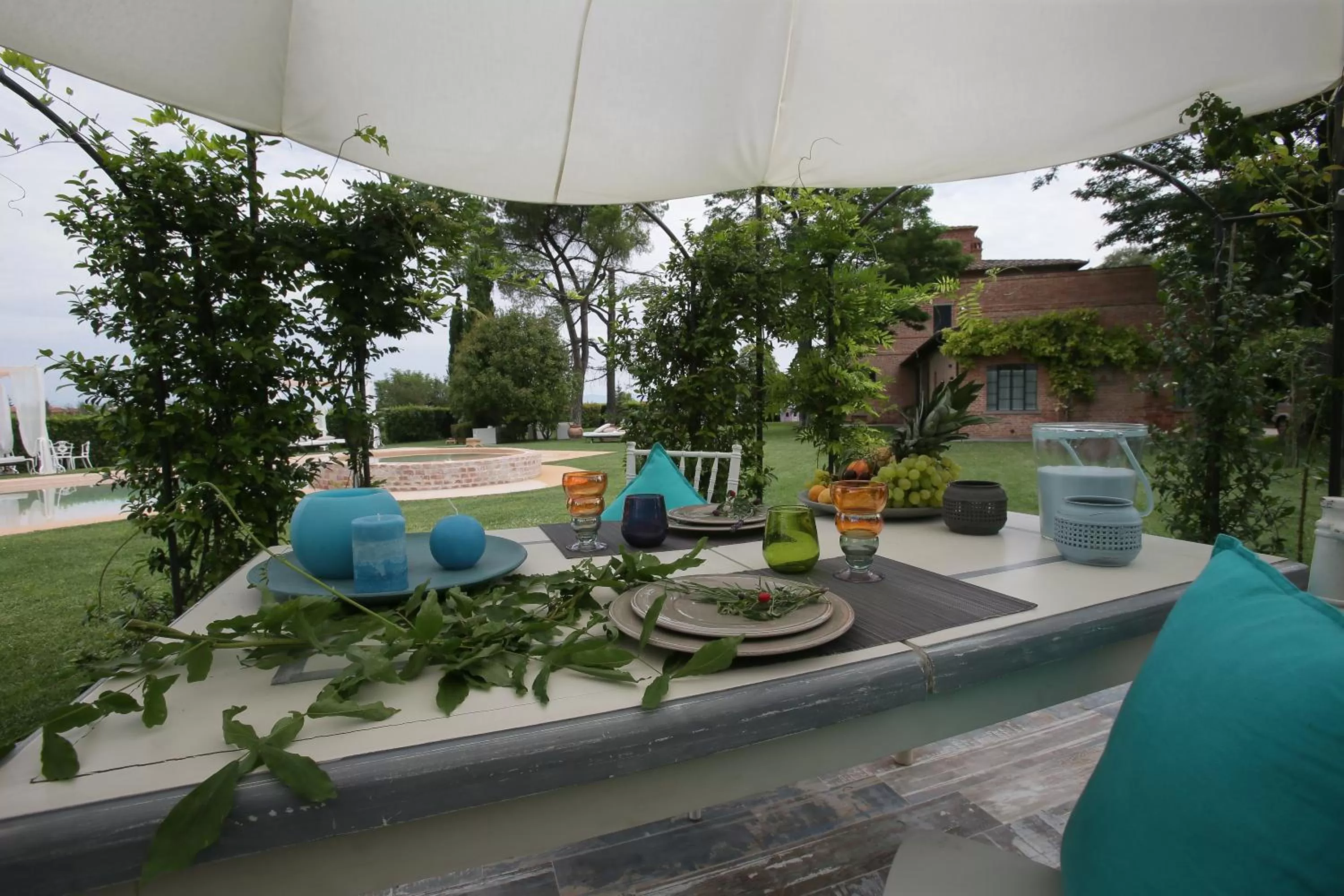 Communal kitchen in Relais Montemaggiore
