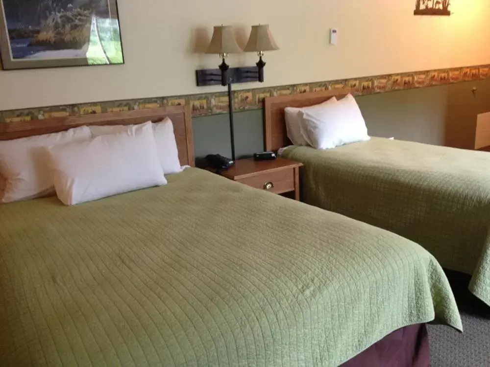 Mountain view, Bed in Longliner Lodge and Suites