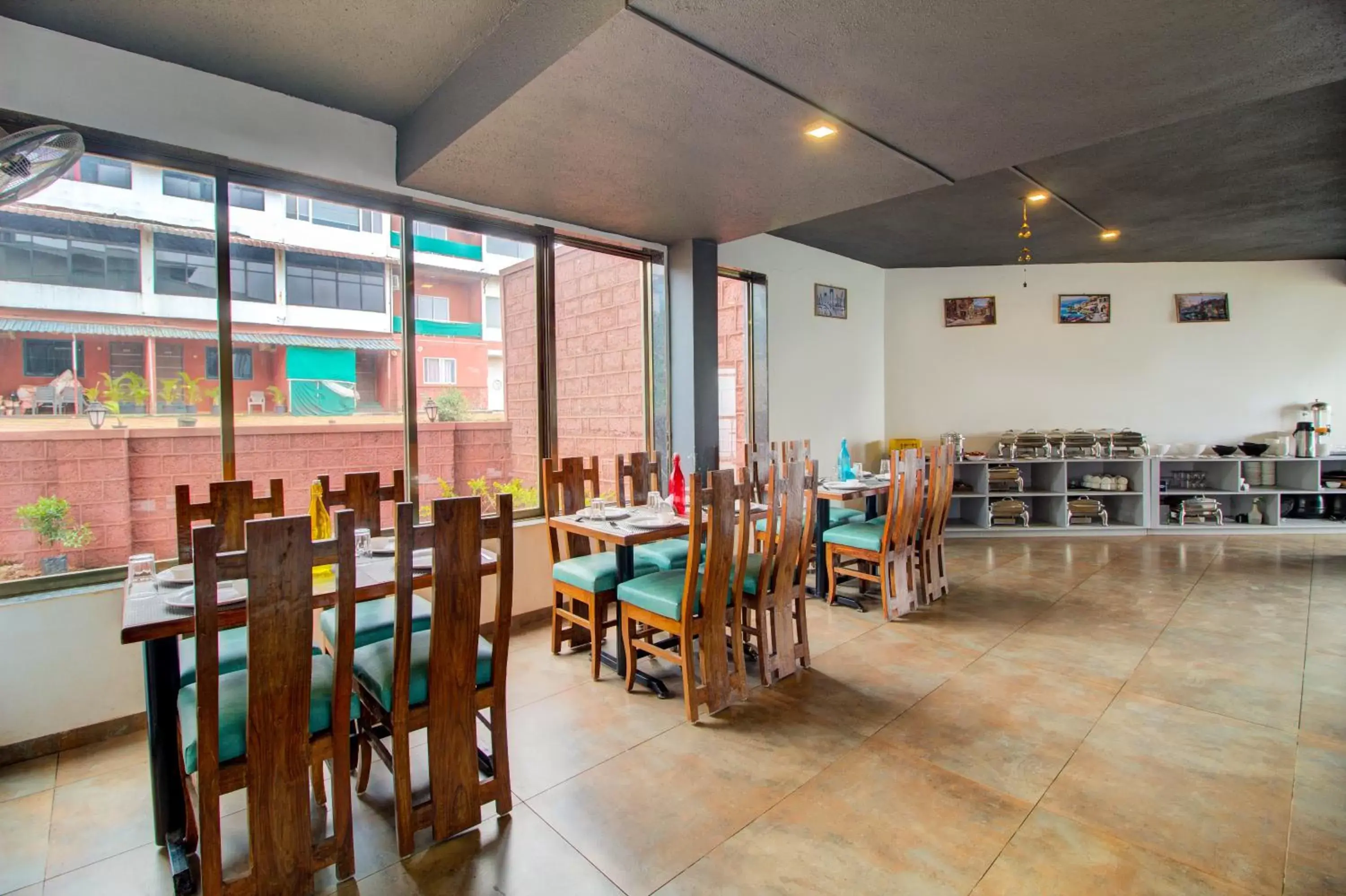 Restaurant/places to eat in Mountain Breeze Resort, Mahabaleshwar Restaurant/places to eat in Mountain Breeze Resort, Mahabaleshwar