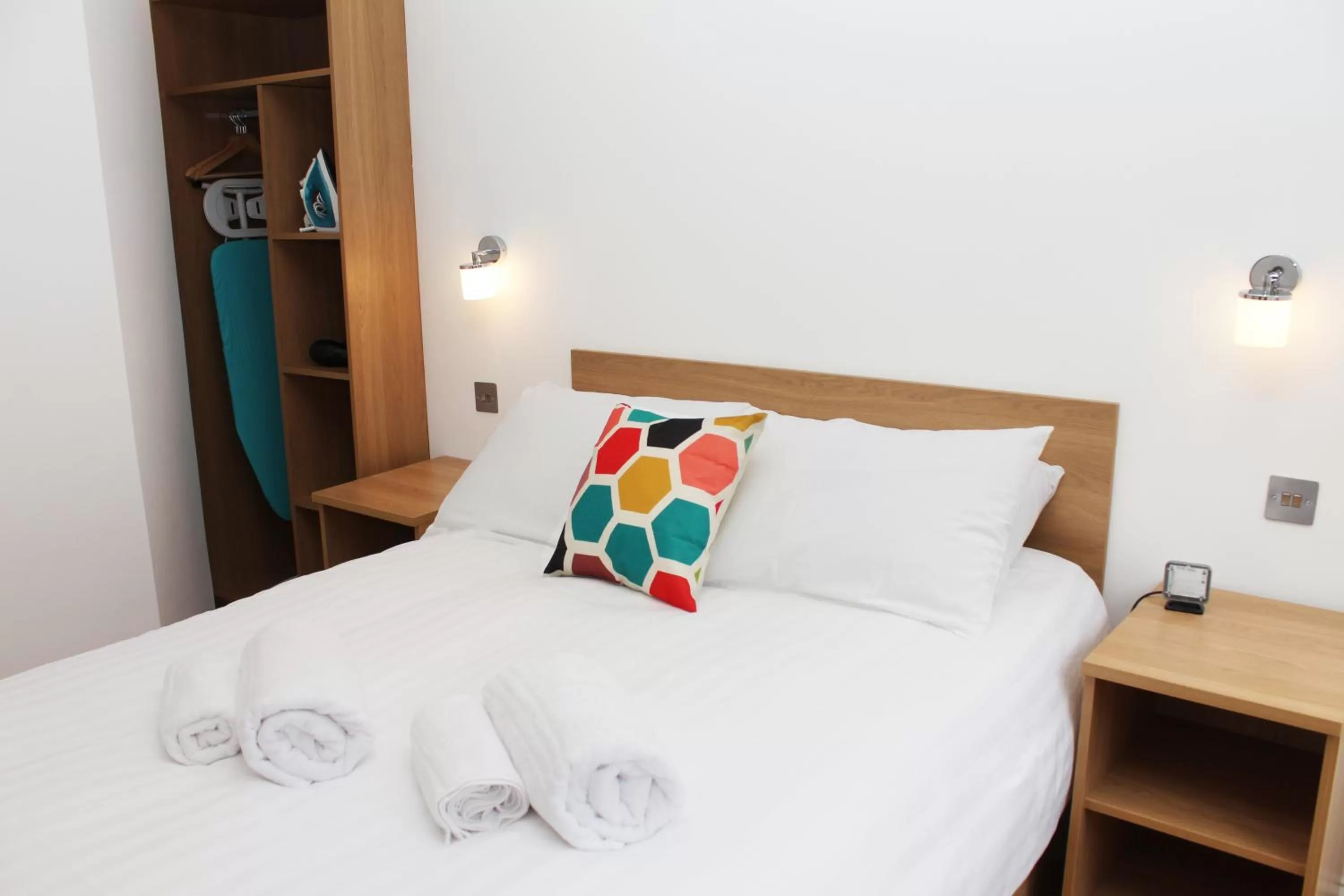 Photo of the whole room, Bed in Flexistay Leicester Gable Aparthotel