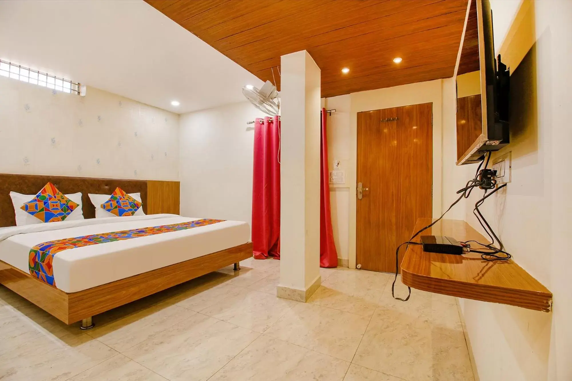 Communal lounge/ TV room, Bed in FabHotel Silkroute Palace Communal lounge/ TV room, Bed in FabHotel Silkroute Palace