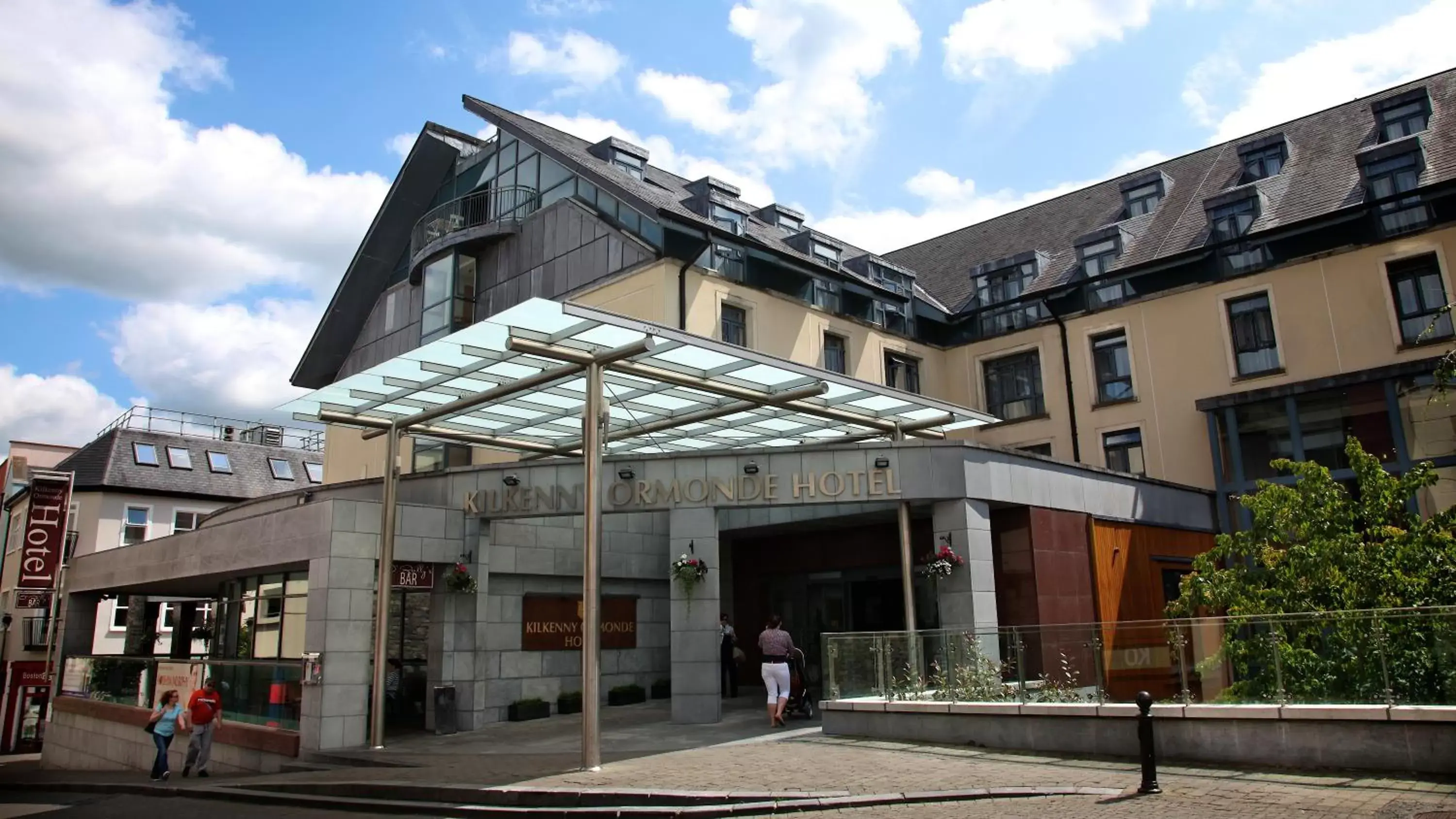 Facade/entrance, Property Building in Kilkenny Ormonde Hotel