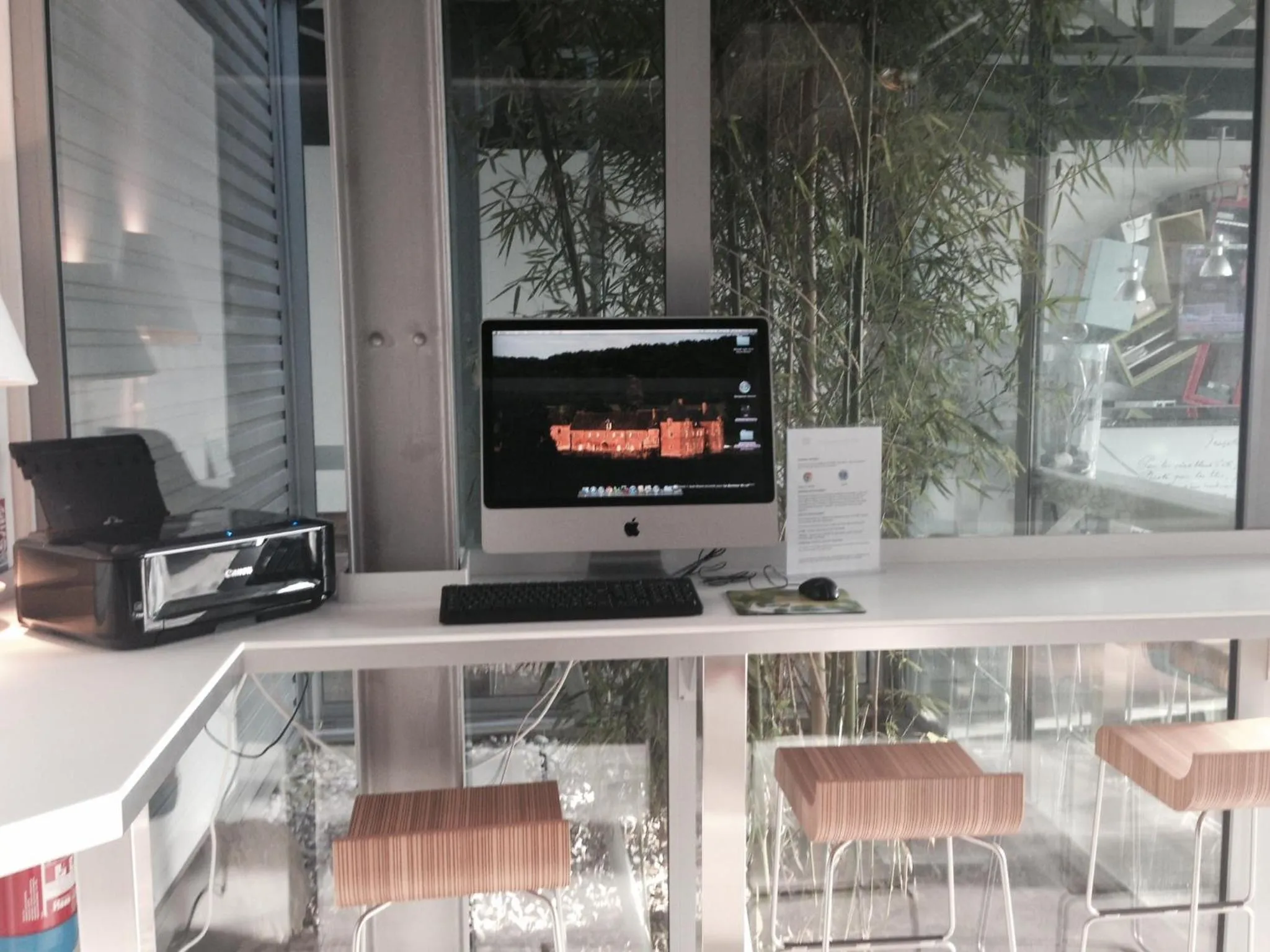 Business facilities in Hôtel Le Dormeur du Val