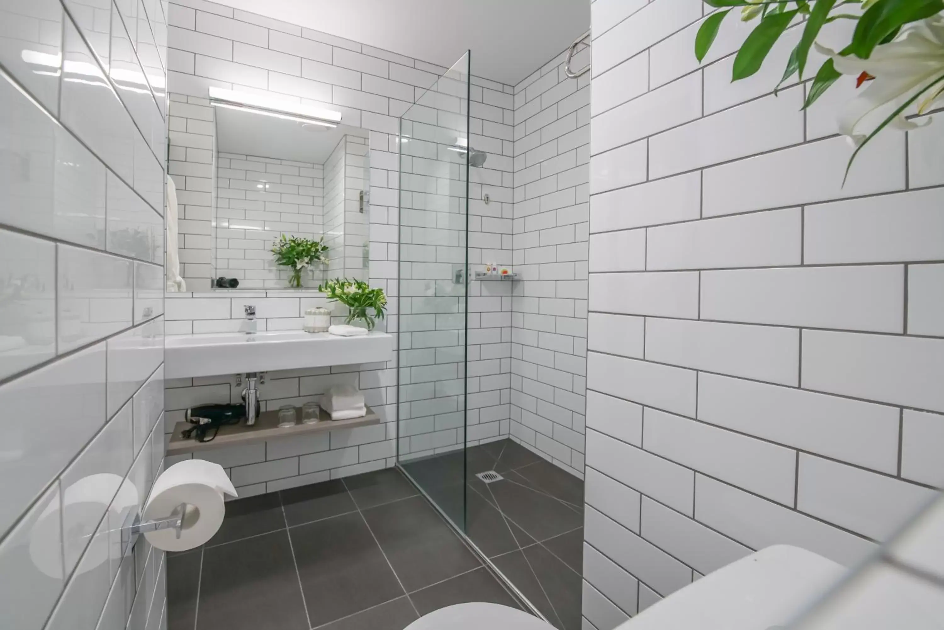 Shower, Bathroom in Sudima Hotel Christchurch Airport