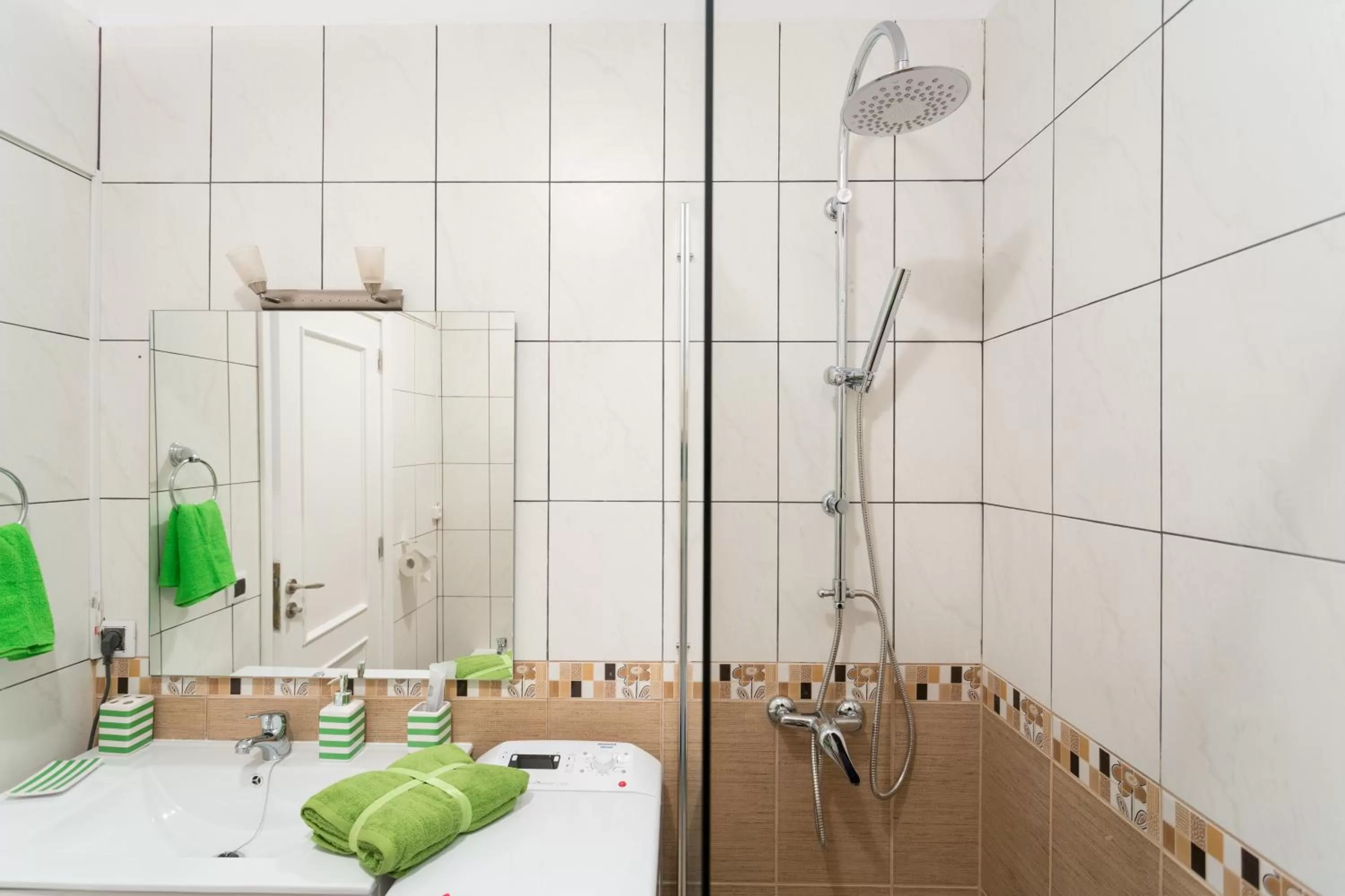 Shower in Yucca Park ApartHotel