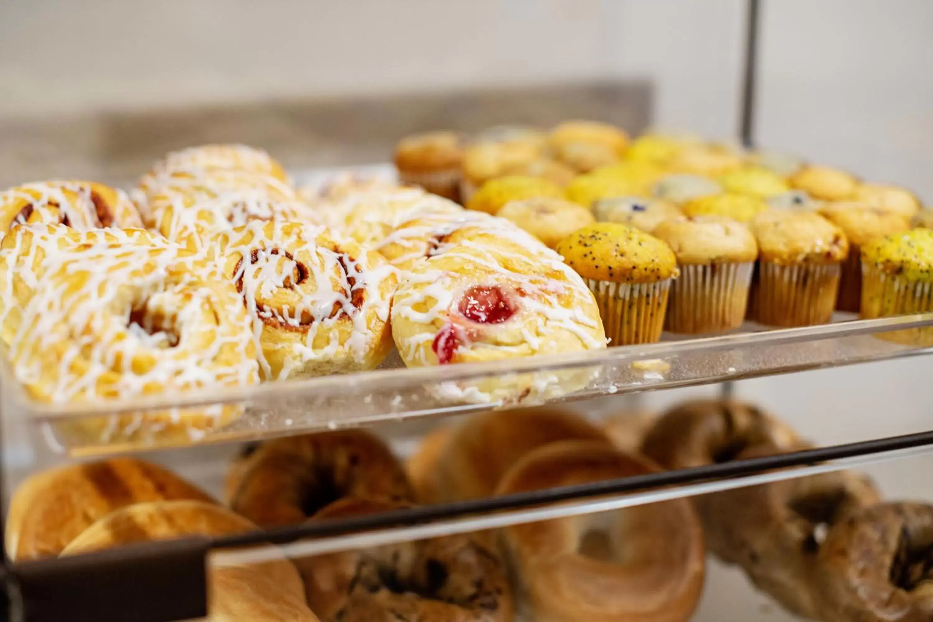 Breakfast in Country Inn & Suites by Radisson, Milwaukee West Brookfield , WI Breakfast in Country Inn & Suites by Radisson, Milwaukee West Brookfield , WI