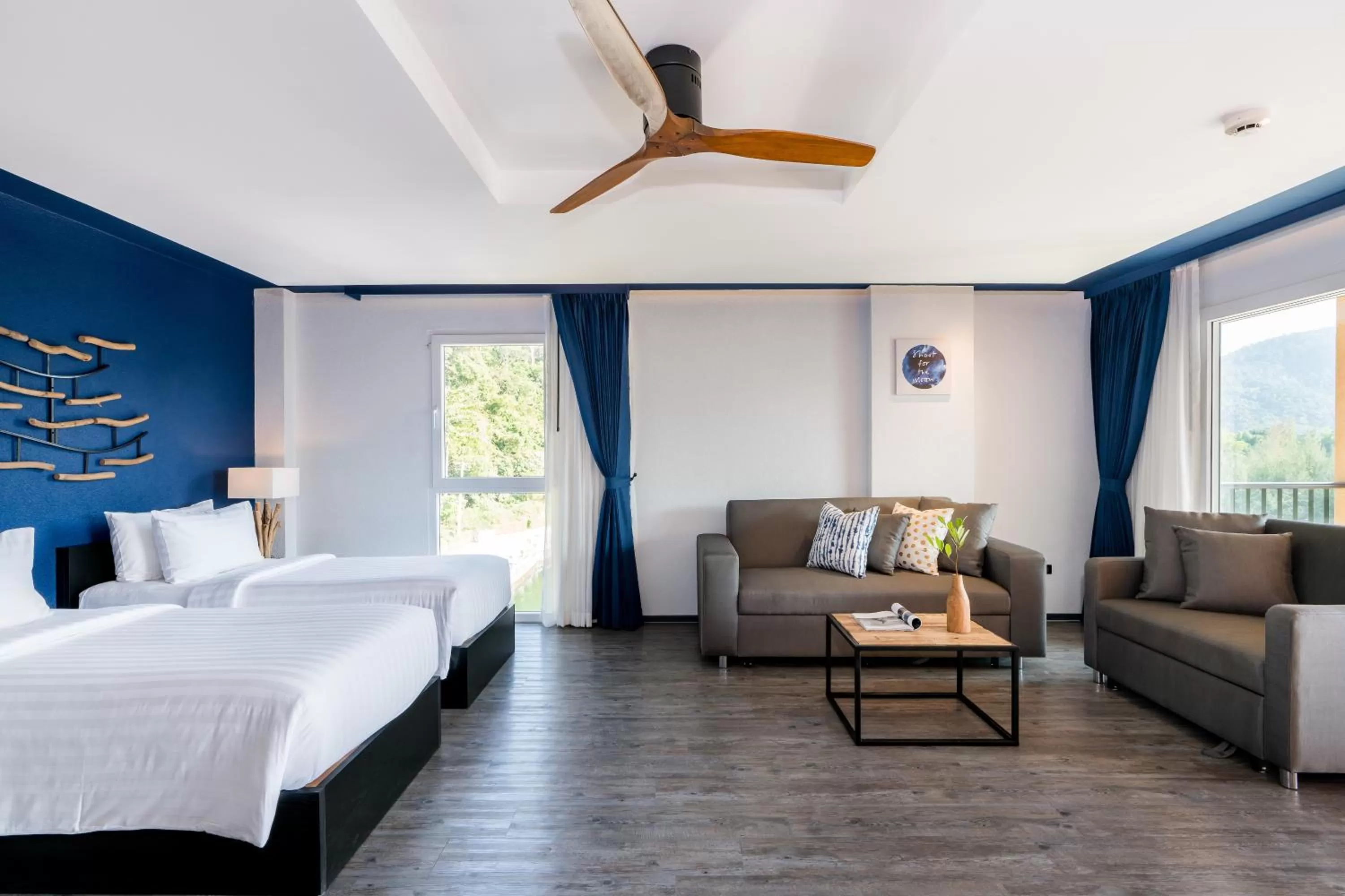 Seating area, Bed in Marina Sands Resort