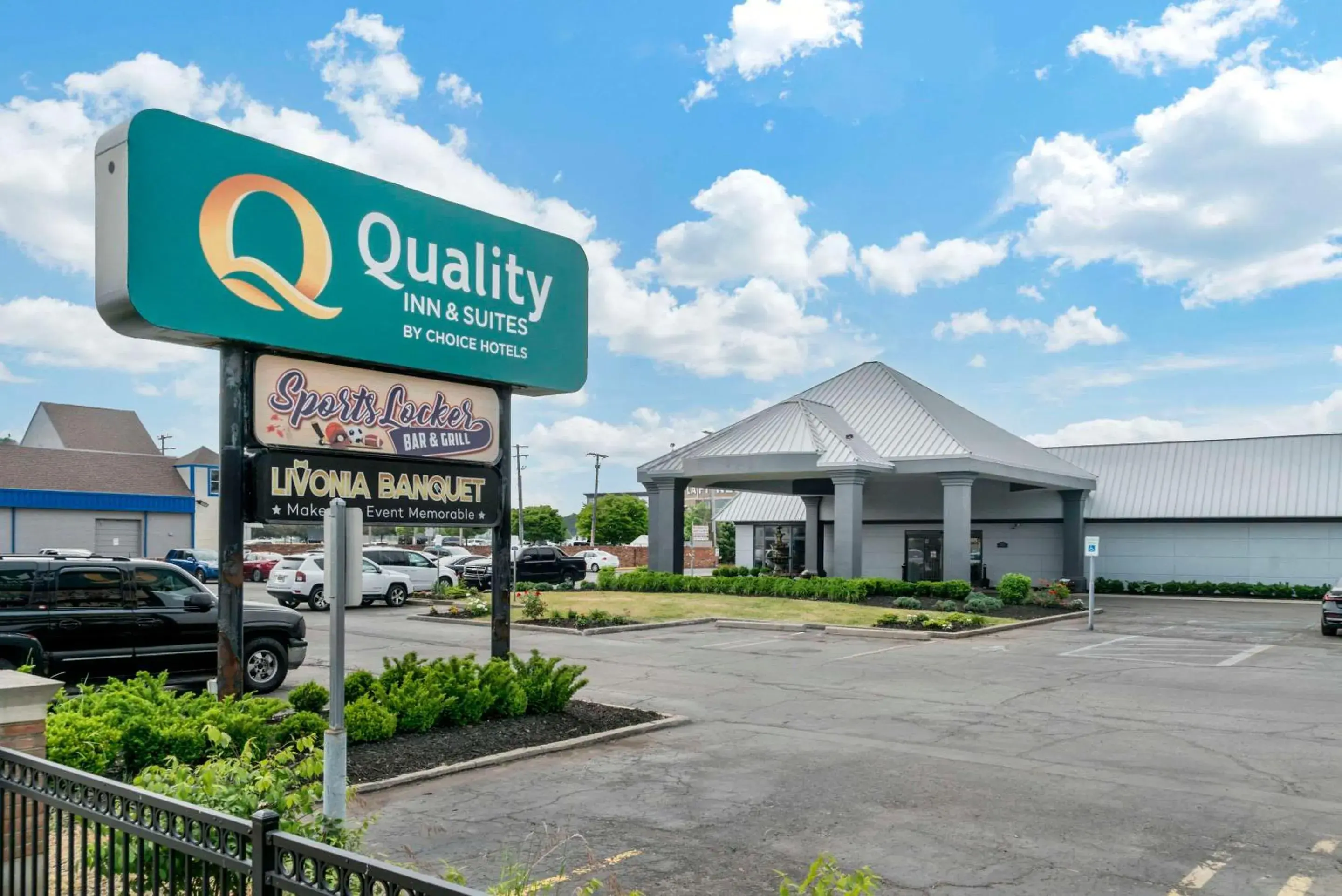 Property Building in Quality Inn & Suites Banquet Center