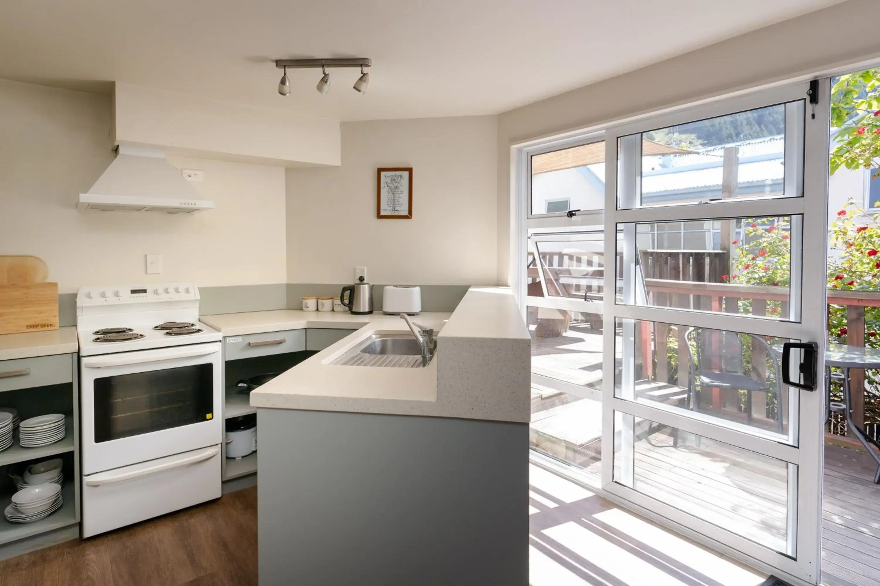 Kitchen/Kitchenette in Haka Lodge Queenstown