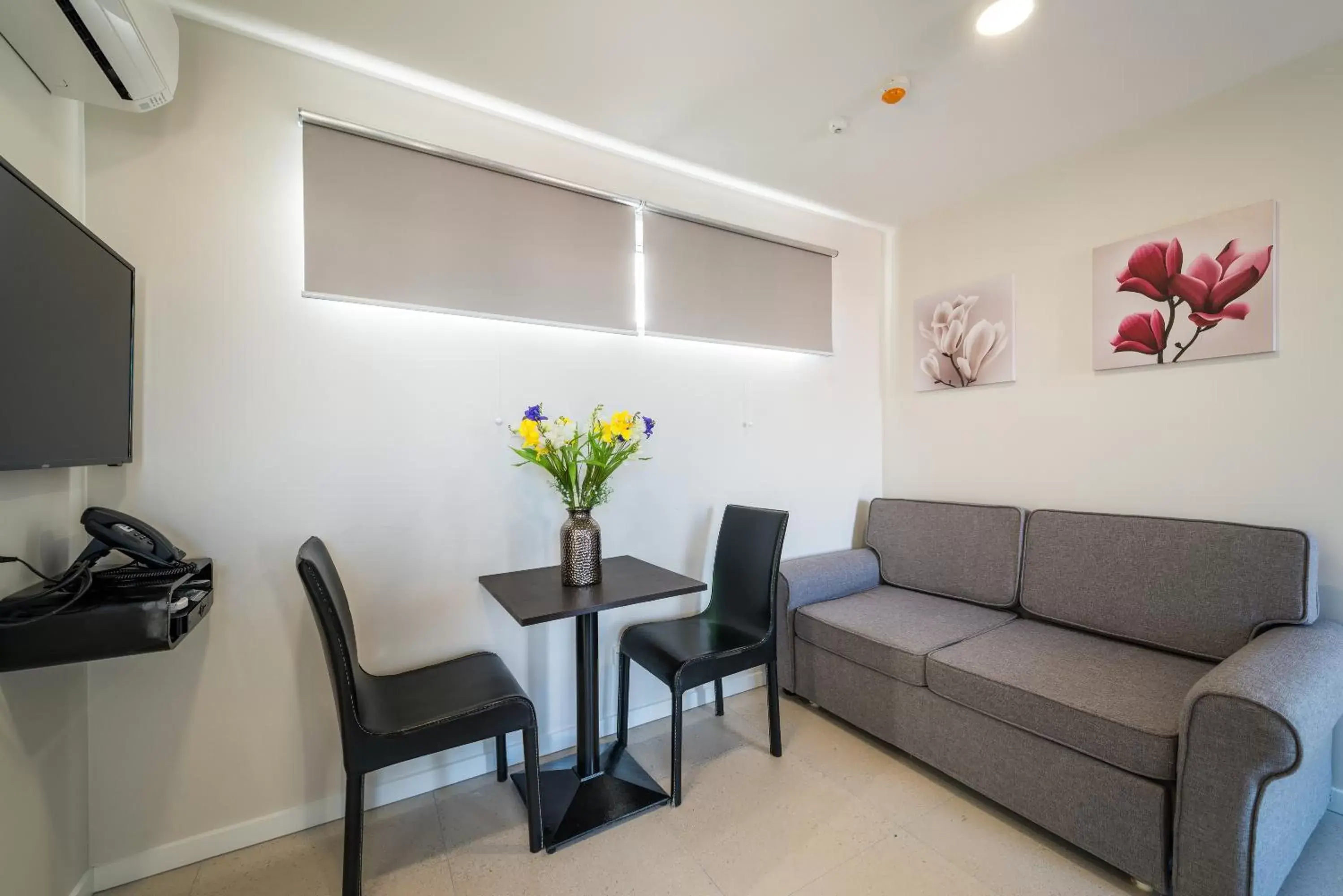 Living room, Seating Area in Golden Star Motel