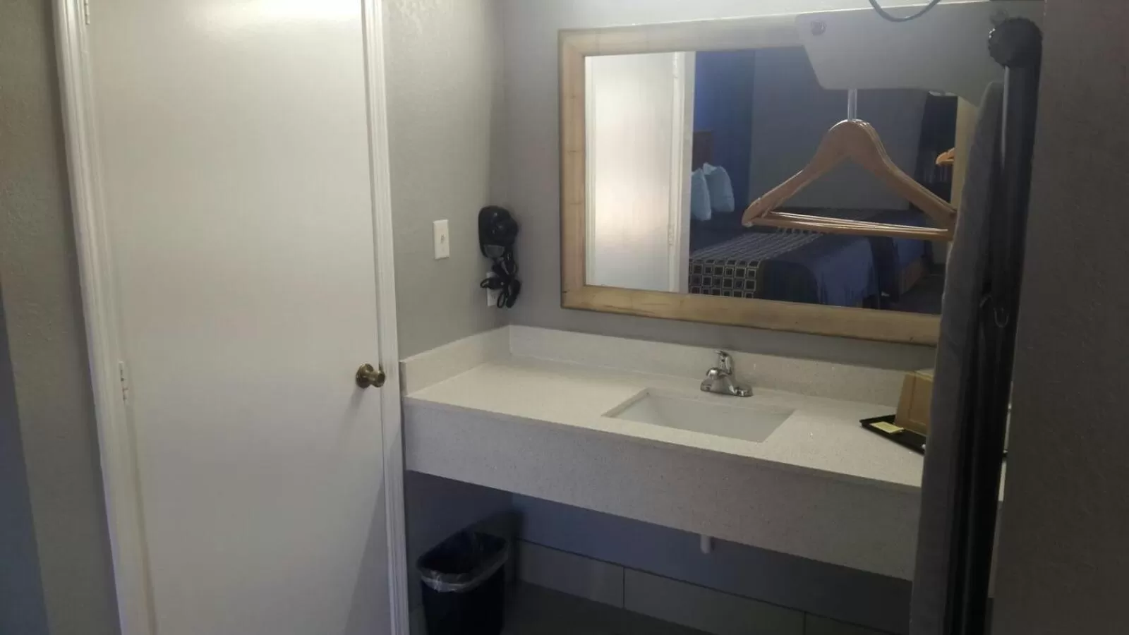 Bathroom in Paris Inn and Suites